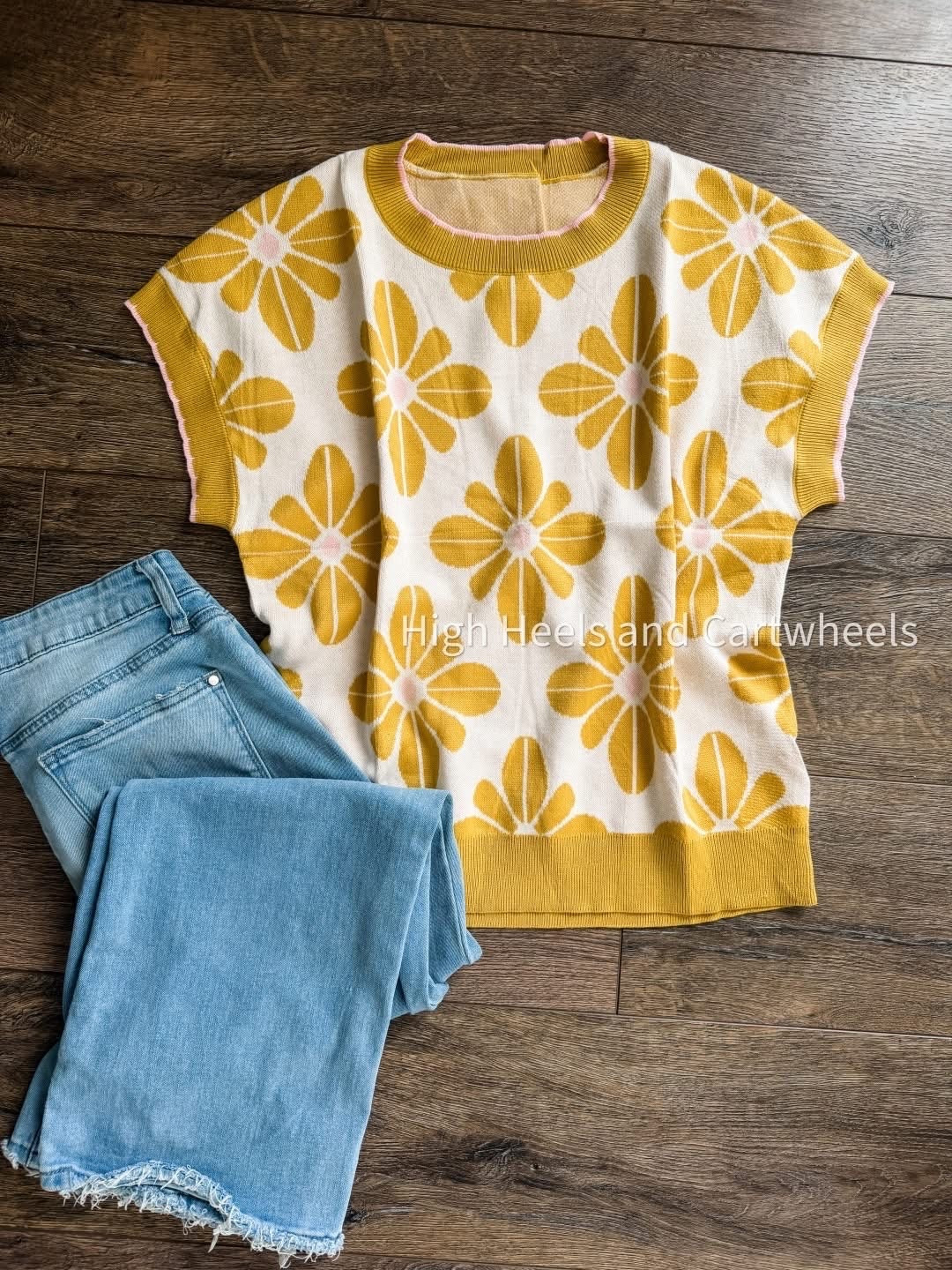Adding a little sunshine to your wardrobe! ☀️ This vibrant yellow top + your new favorite pair of jeans = the perfect look
