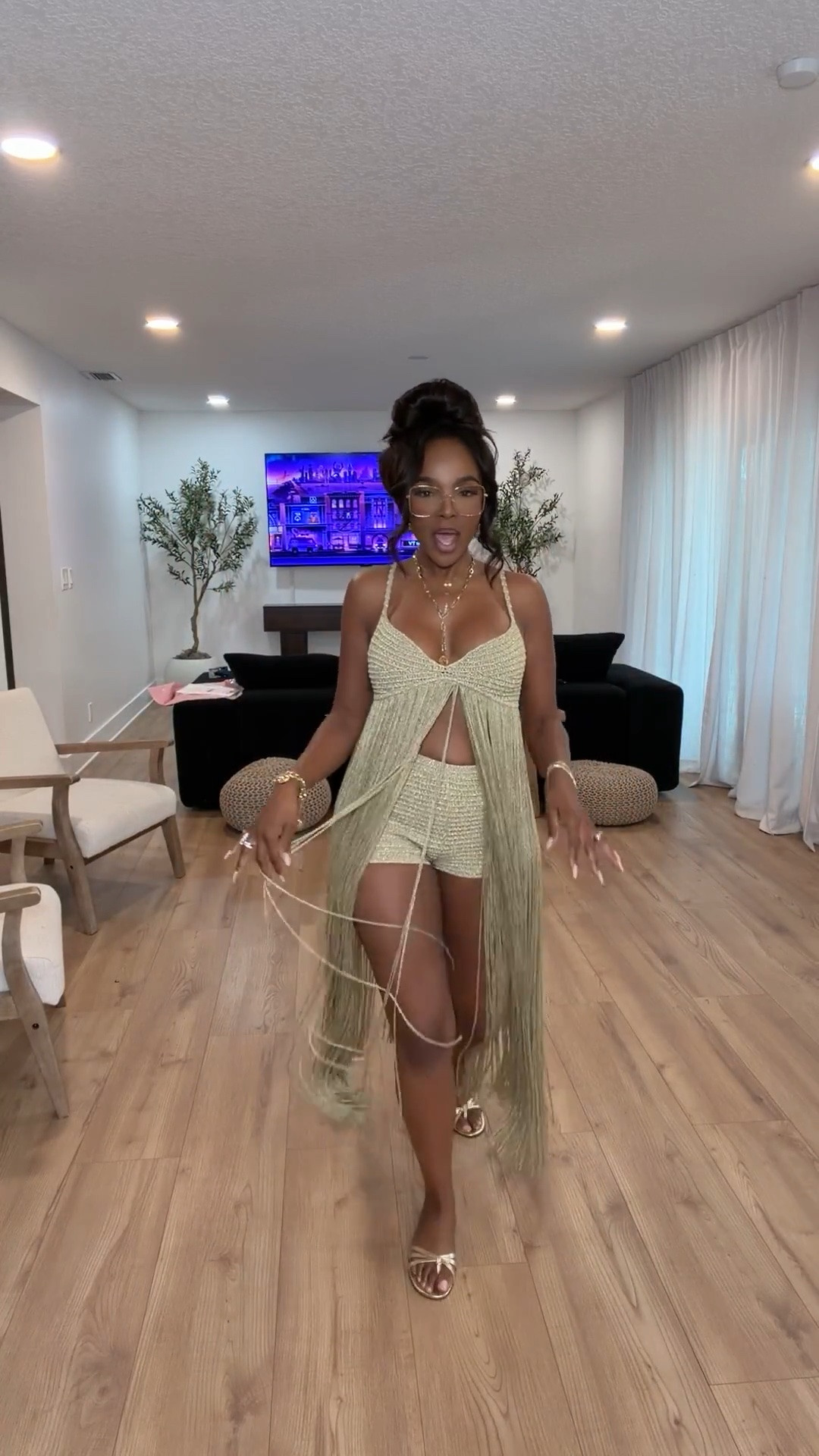 Hi babes!

This fringe moment is that bold, statement look — the movement, the texture, the fit… it just does everything and instantly elevates your whole vibe.

Where to wear this:
Vacation nights
Birthday dinners
Girls night
Special events

I love pieces like this because even though it’s a statement, you can style it different ways and rewear it — so your cost per wear still makes sense.

Everything is linked below

xx Kira | Kira’s Fashion Finds

34D - 27 - 40 | size small or 4