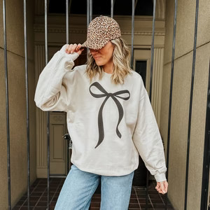 Neutral Bow Plush Crewneck | Mountain Moverz