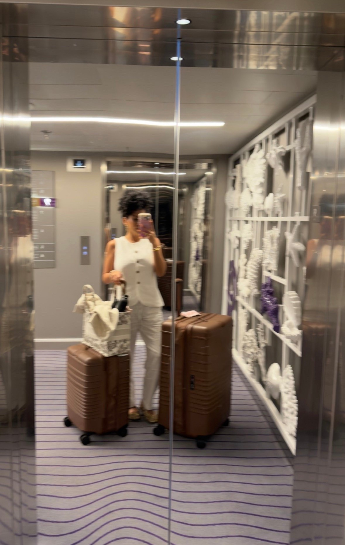 airport mode: on ✈️🤍 matching luggage, easy outfit, and ready for wherever we’re headed next

#travelstyle #airportoutfit #travelday #vacayready #travelessentials #ootdstyle #travelgirl #neutralstyle #carryonessentials #jetsetstyle

#LTKdayinmylife #LTKootd #LTKTravel