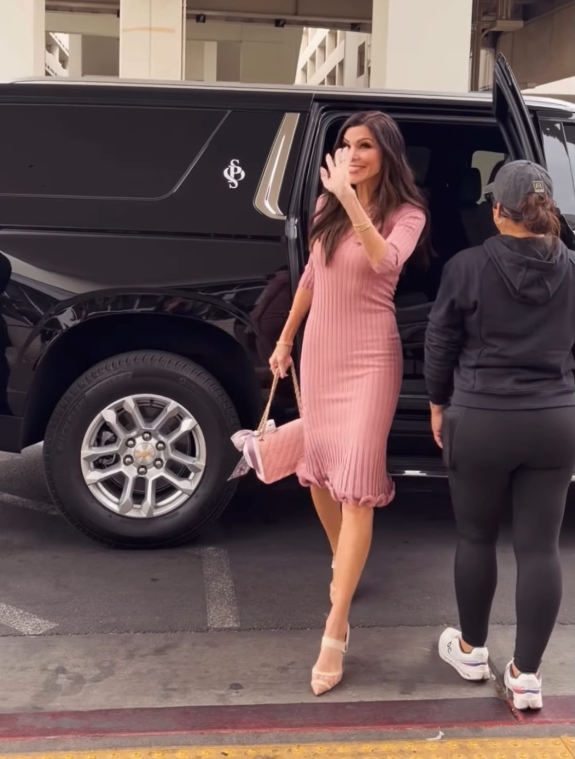 Bravocon 2025

Heather Dubrow keeping it classy per usual in a simple but gorgeous pink ribbed dress from Fendi 

 #LTKgrwm #LTKootd #LTKTravel