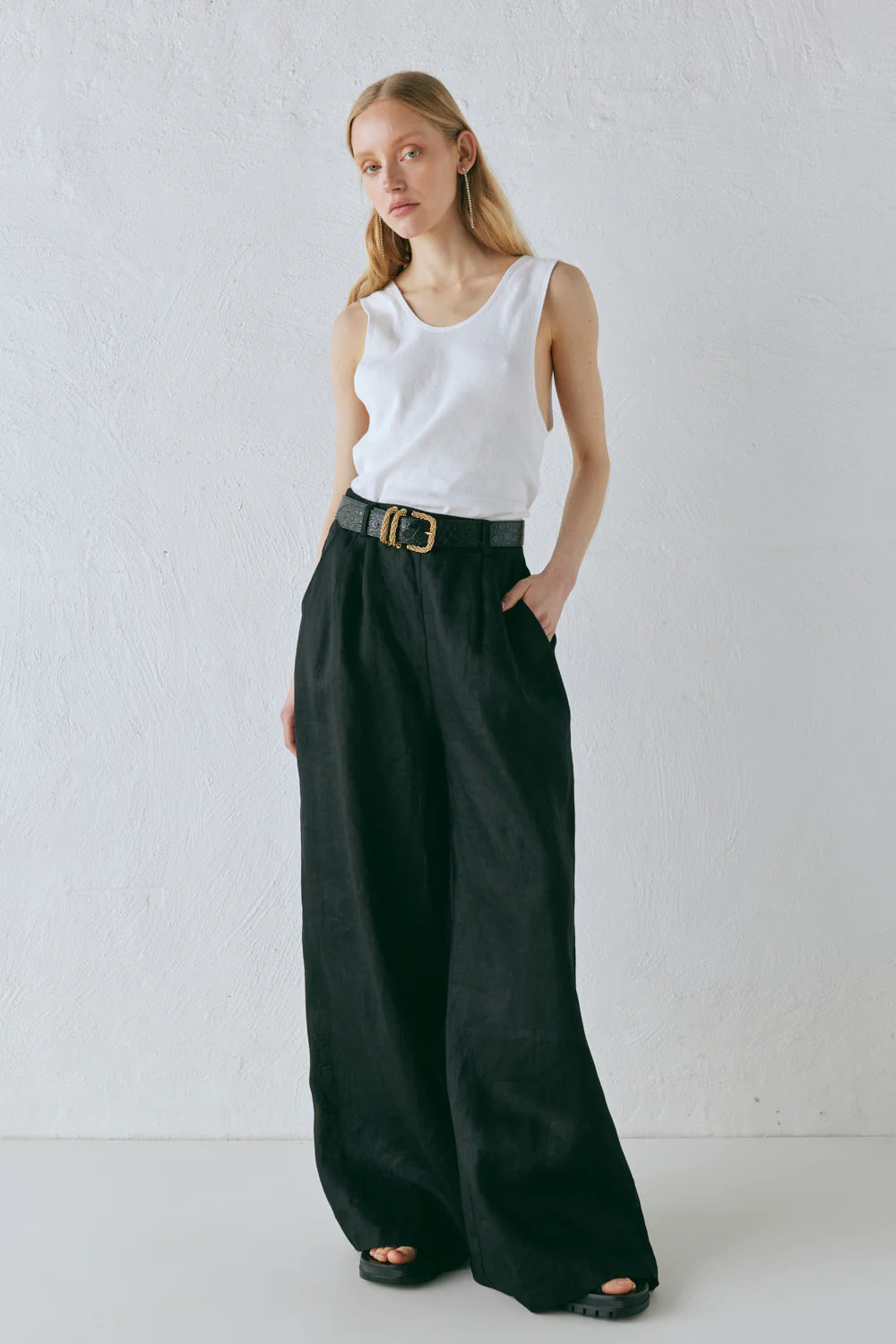 Energy Flows Linen Pants Black | VRG Grl