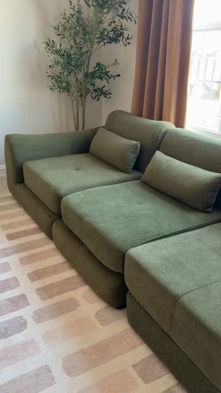 We didn’t plan on spending this much time here… it just happened.
The CushyCurl sofa from @morphsofa is designed for everyday living, beautifully made, and available in multiple colors to fit your space.

#HomeStyle #CozyLiving #HomeComfort #HomeDecorInspo #familyspace