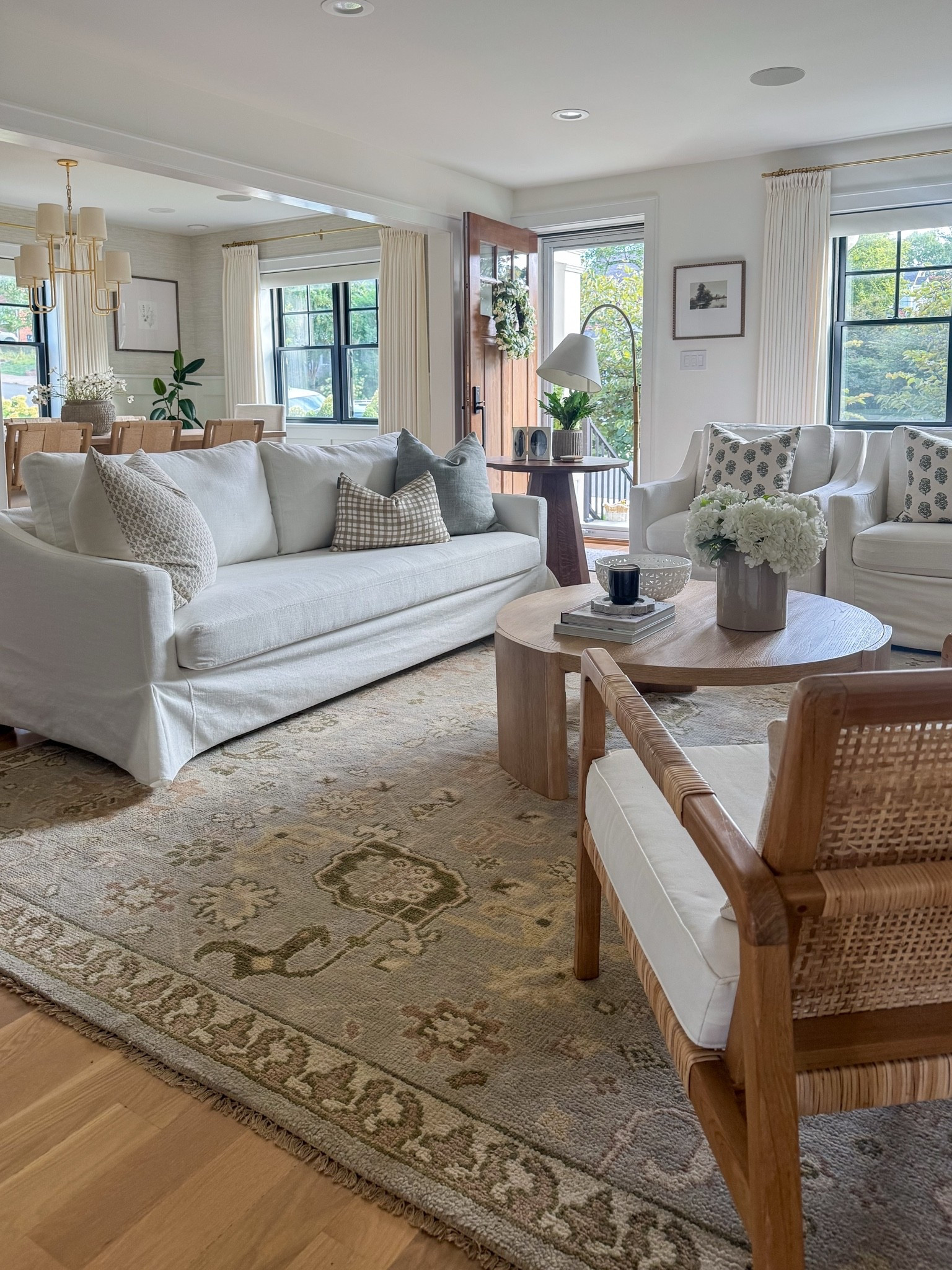 A new rug can completely change a room 🤍 I swapped in this 100% wool, hand-knotted rug from Quince—natural fibers were important to me, and I love how the soft, muted pattern gives that easy, washable-rug look but in a more elevated material.

This room is also such a mix of high + low: a washable white slipcovered sofa, affordable pillow covers mixed with a few investment textiles, and pieces I’ve collected over time. Proof that you don’t have to splurge on everything to create a layered, collected home. Everything is linked!