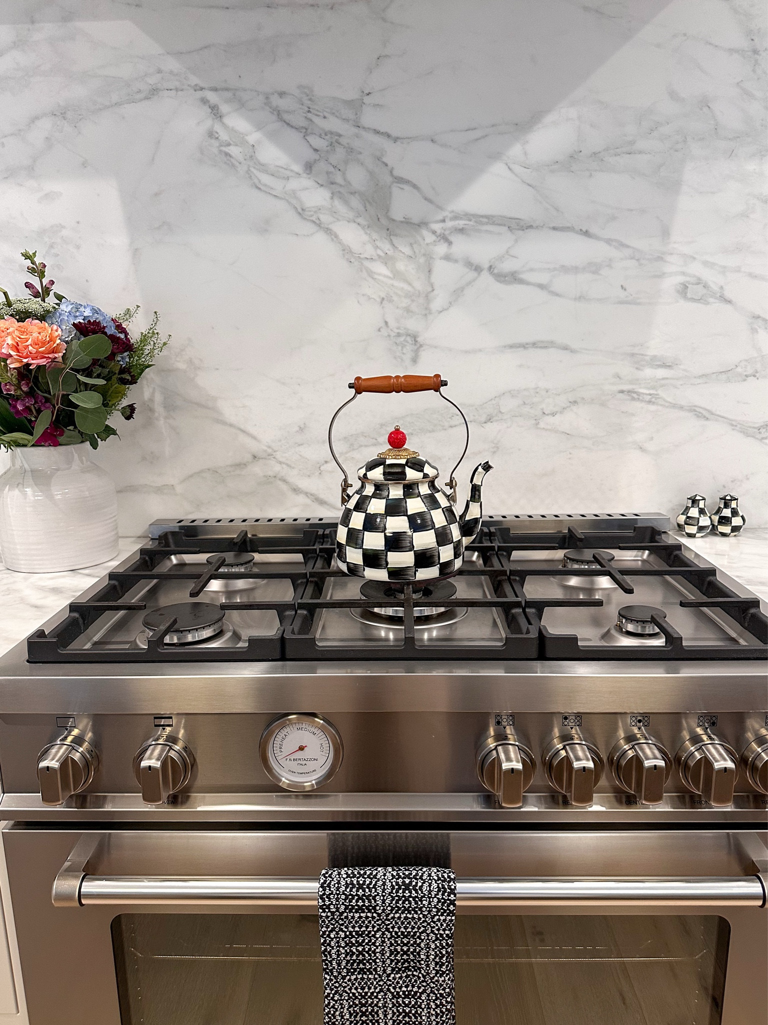 Mackenzie Childs in the kitchen 🤌🏽

•kitchen decor, black and white, classic kitchen, teapot, salt shaker 

#LTKHome