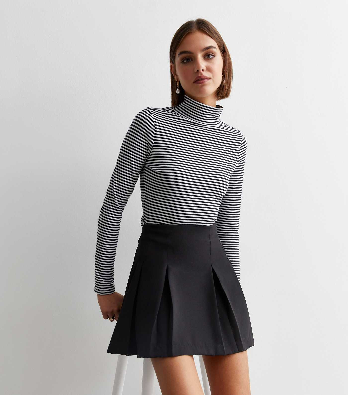 Black Pleated Mini Skirt
						
						Add to Saved Items
						Remove from Saved Items | New Look (UK)