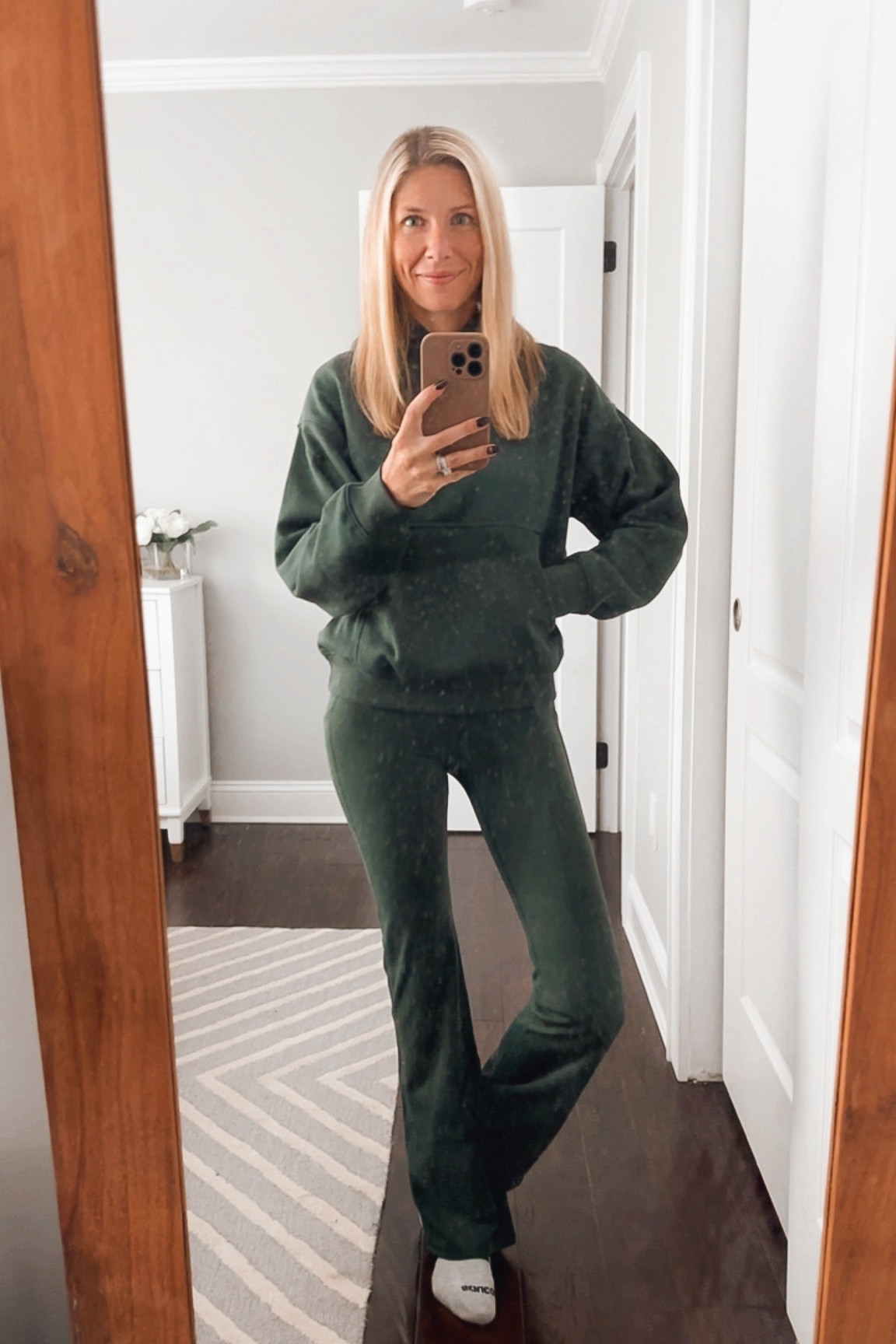 FALL-isn’t into this @fabletics outfit! Love the autumn colors and the how comfortable and cozy they are ! 
•
•
#athleisure #leggings #momfit #fableticspartner #fabletics #moveinfabletics 

#LTKFitness #LTKStyleTip