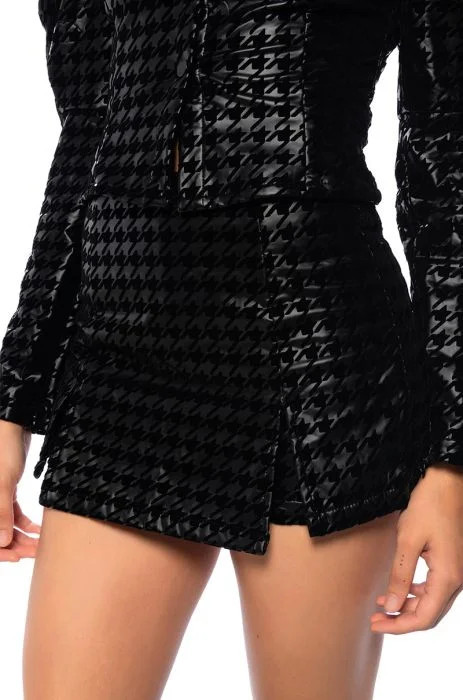 BETTER OFF ALONE PU HOUNDSTOOTH SKORT | AKIRA