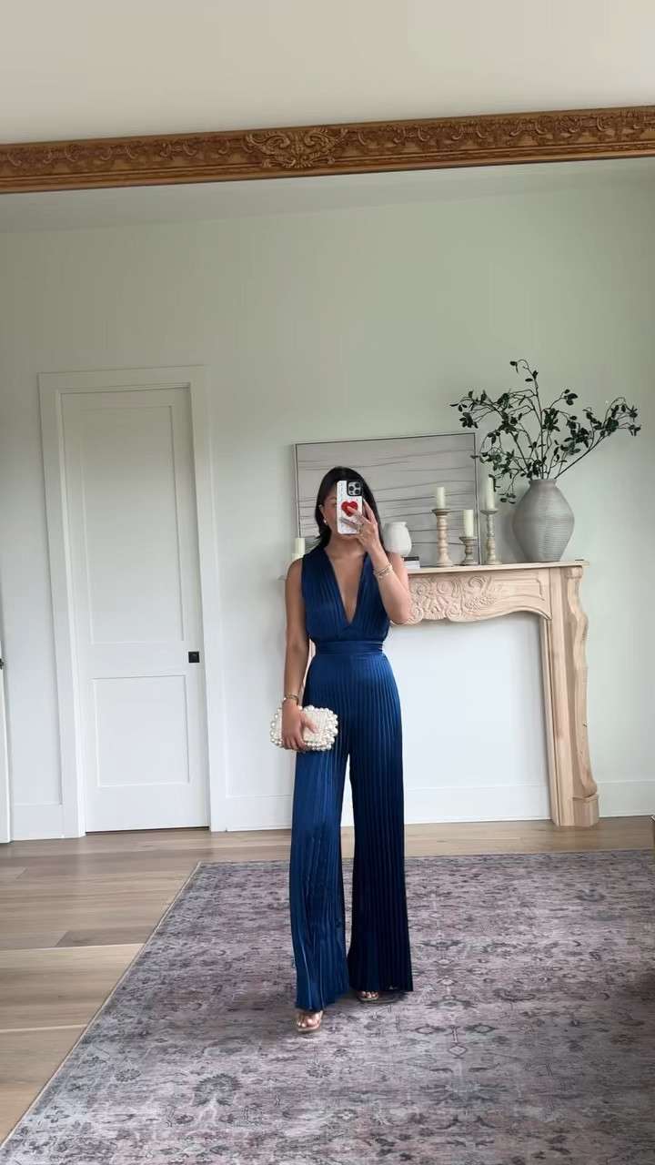Abercrombie Sale - Pleated Jumpsuit! 

- 20%-off ALL DRESSES + 15%-off almost everything else
- Use stackable code: DRESSFEST for an additional 15% off 

Size: XS regular for reference #LTKSaleAlert #LTKStyleTip

#LTKSeasonal