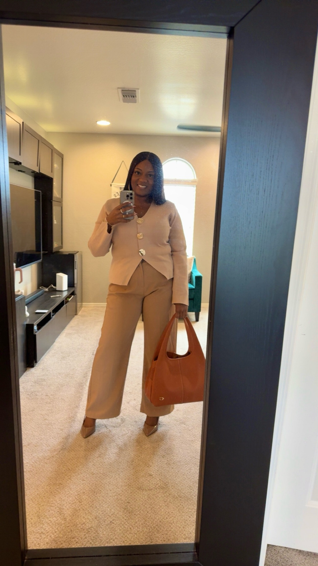 This literally is the only reason why I enjoy going into work is because I get to wear this bag! 


Lana Shoulder Bag
STYLE ID: CM544
COLOR: B4/BURNISHED AMBER

#LTKgrwm #LTKCyberWeek