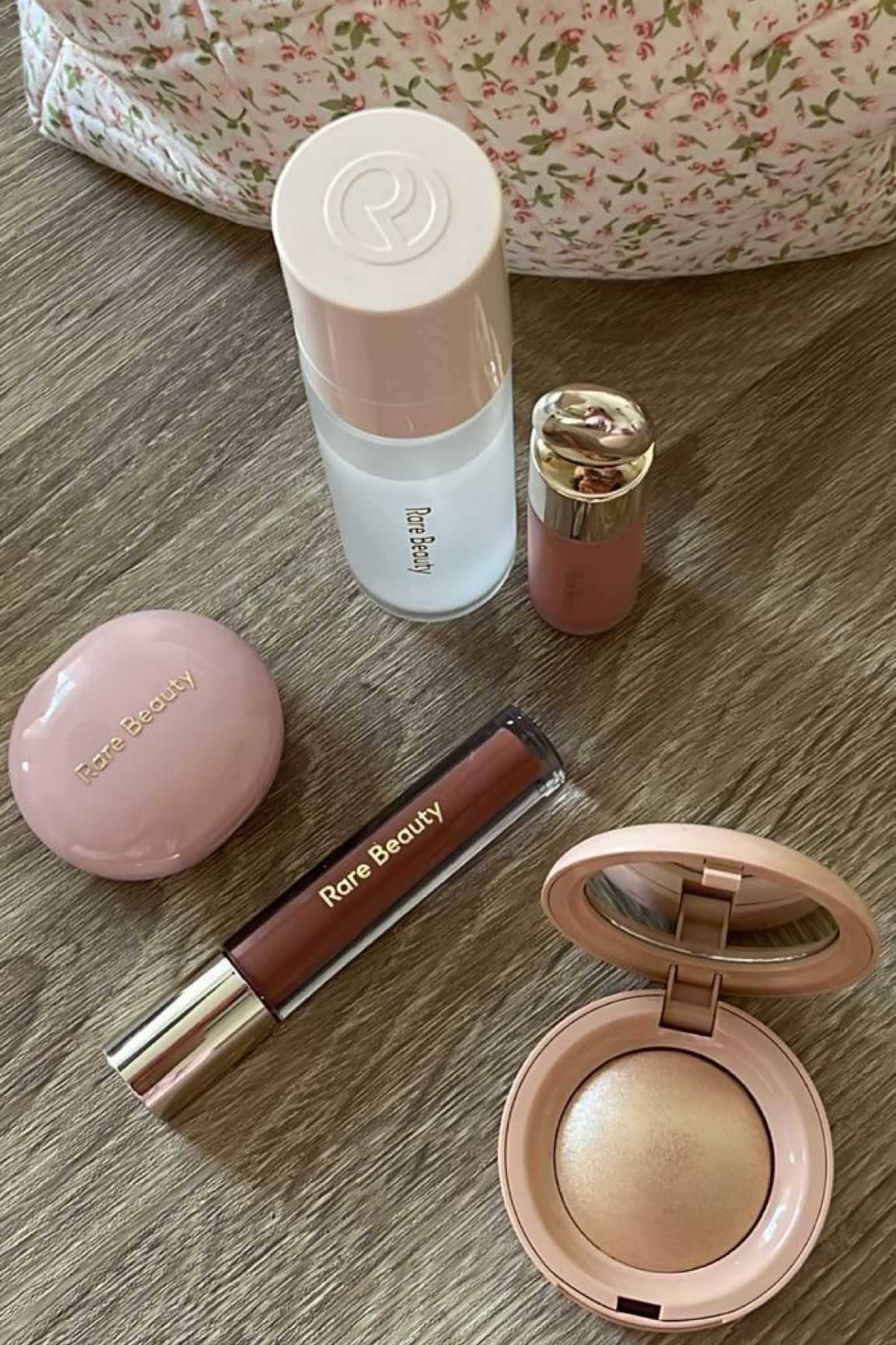 Rare beauty favourites🩷 perfect gift ideas for her

Make up gift guide | gift for her | christmas wishlist | stocking stuffers | makeup

#LTKBeauty #LTKCyberWeek #LTKGiftGuide