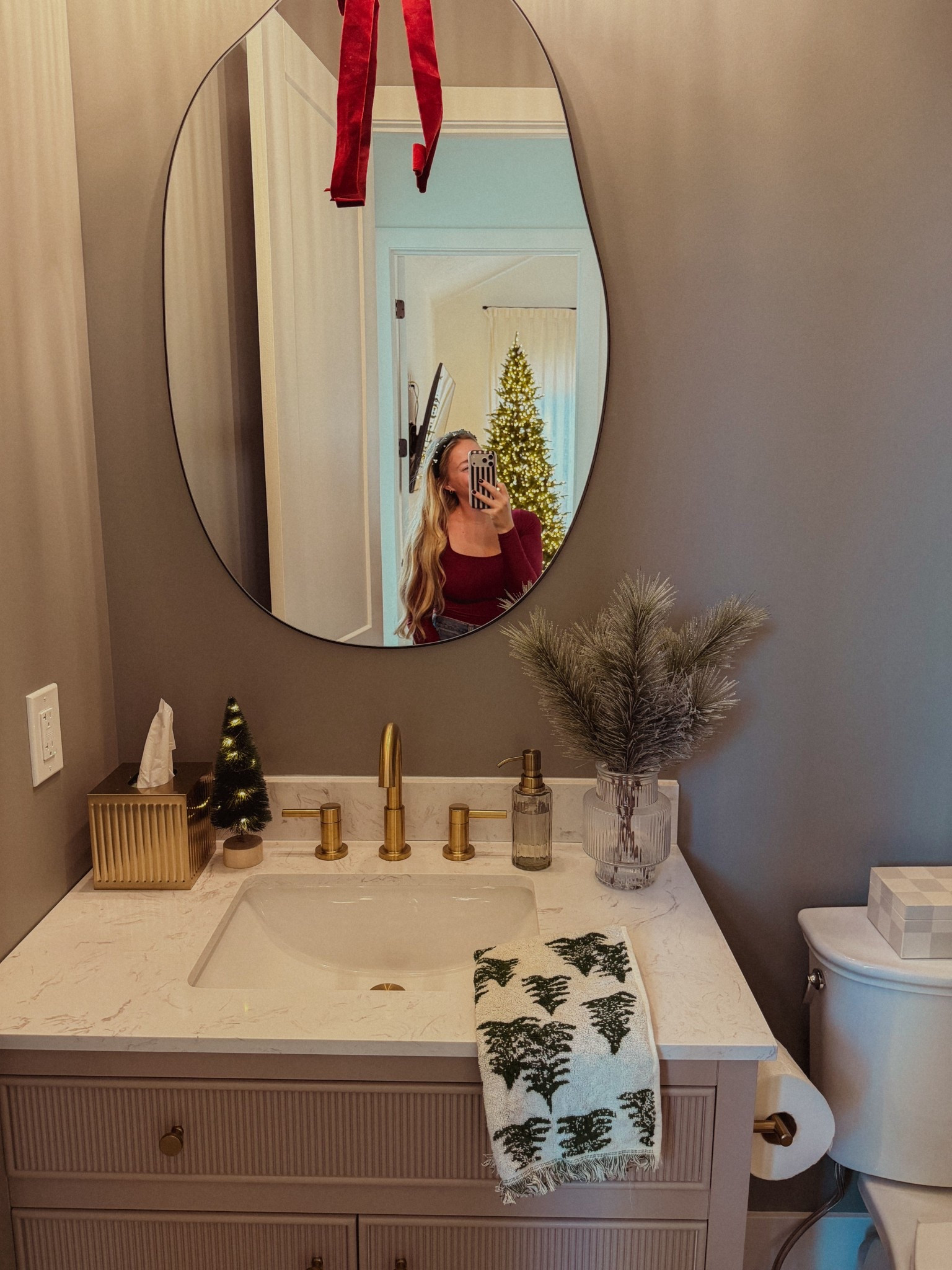 found this cutie plant at target 🎯 i looooove how cute the clear vase is 

#LTKHoliday #LTKHome #LTKSeasonal