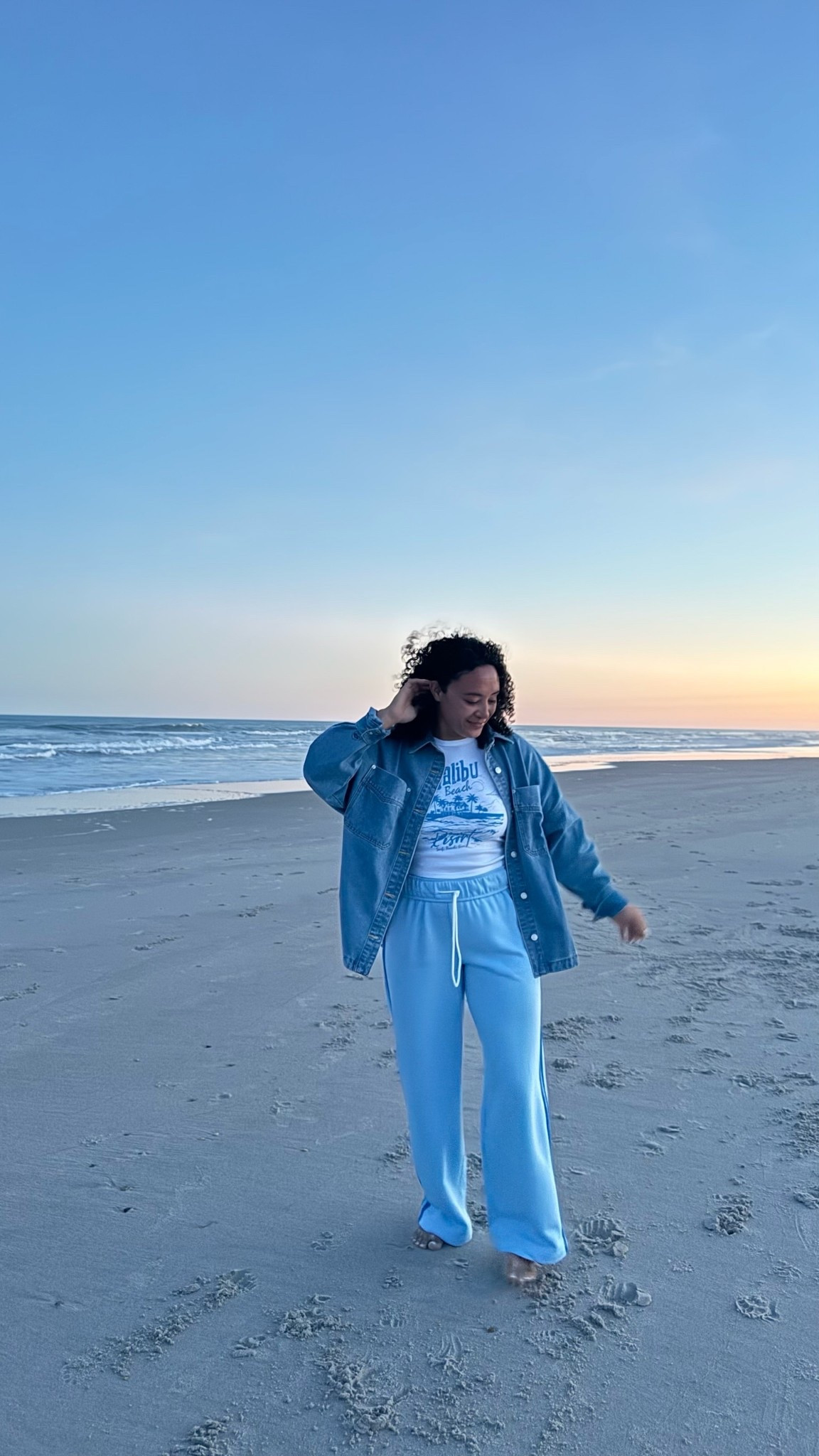 Cozy beach sunset look💙 these are the coziest sweatpants!

#LTKmomlife #LTKgrwm #LTKootd