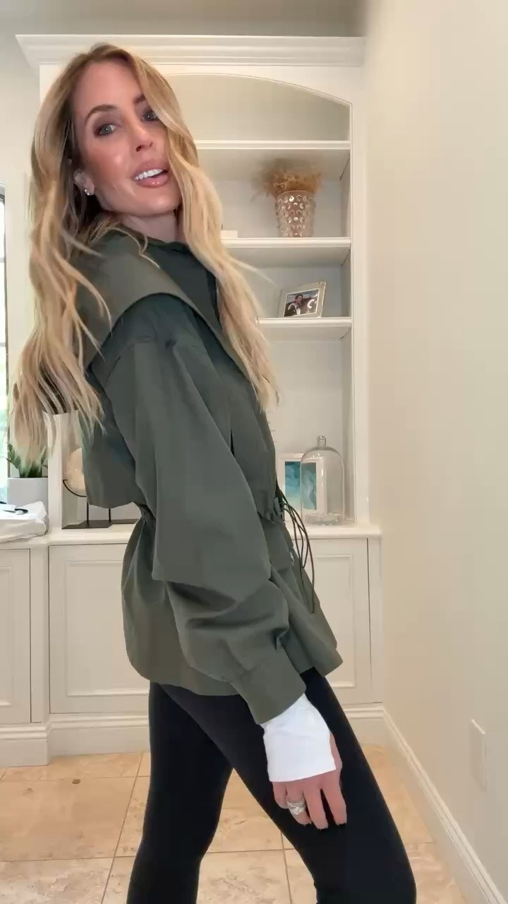 This jacket is absolute perfection! Adjustable drawstrings, has a hood and dips down in the back to cover you! 


Fall fashion, jacket, Walmart

#LTKmomlife #LTKootd #LTKdayinmylife