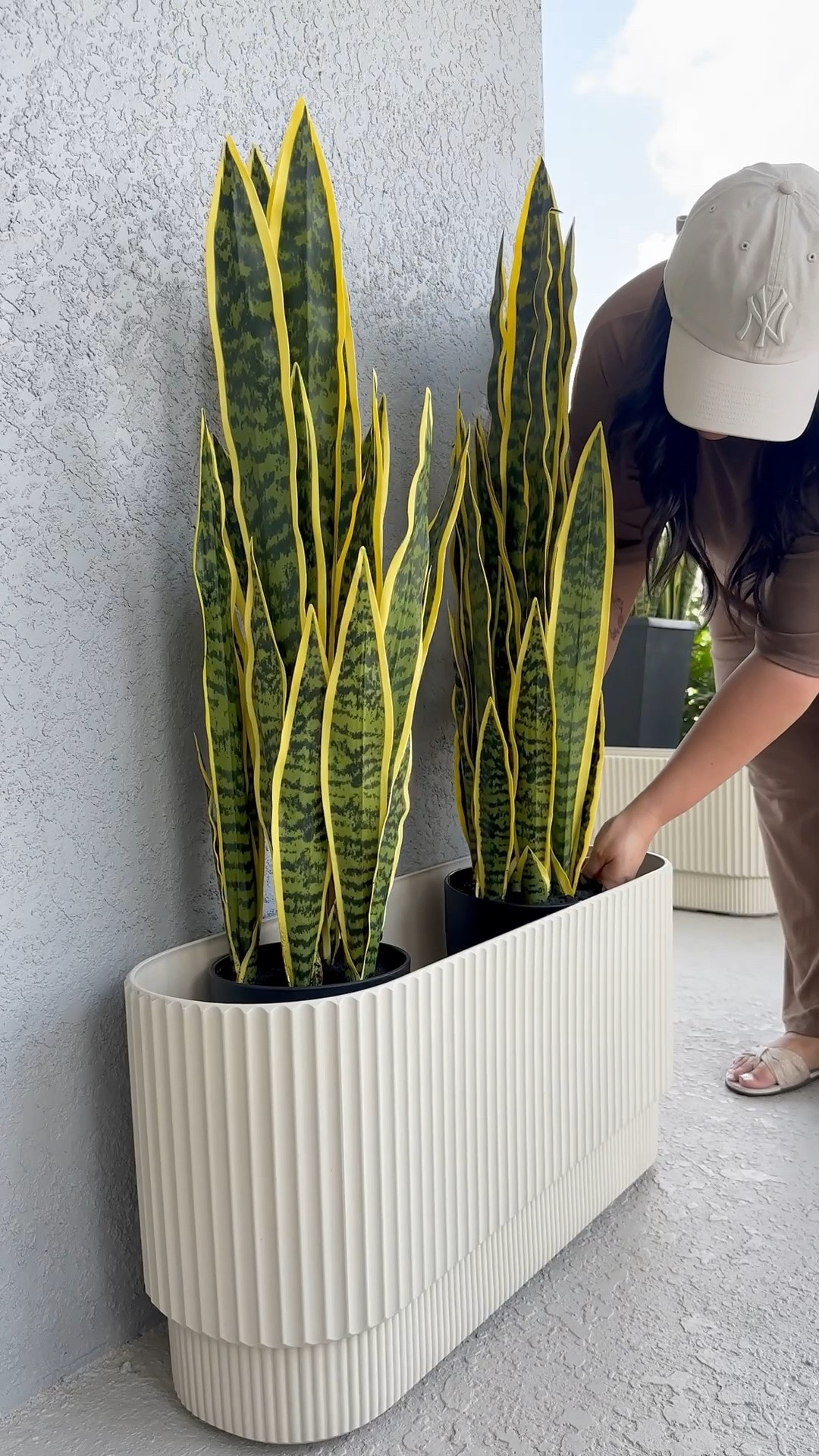 These pretty fluted planters are available in different colors and are UV and weather resistant! ☀️



Planters | faux flowers | florals | Walmart finds | Amazon finds | outdoor home | garden home decor | porch decor | patio finds

#LTKHome #LTKSeasonal #LTKvlog