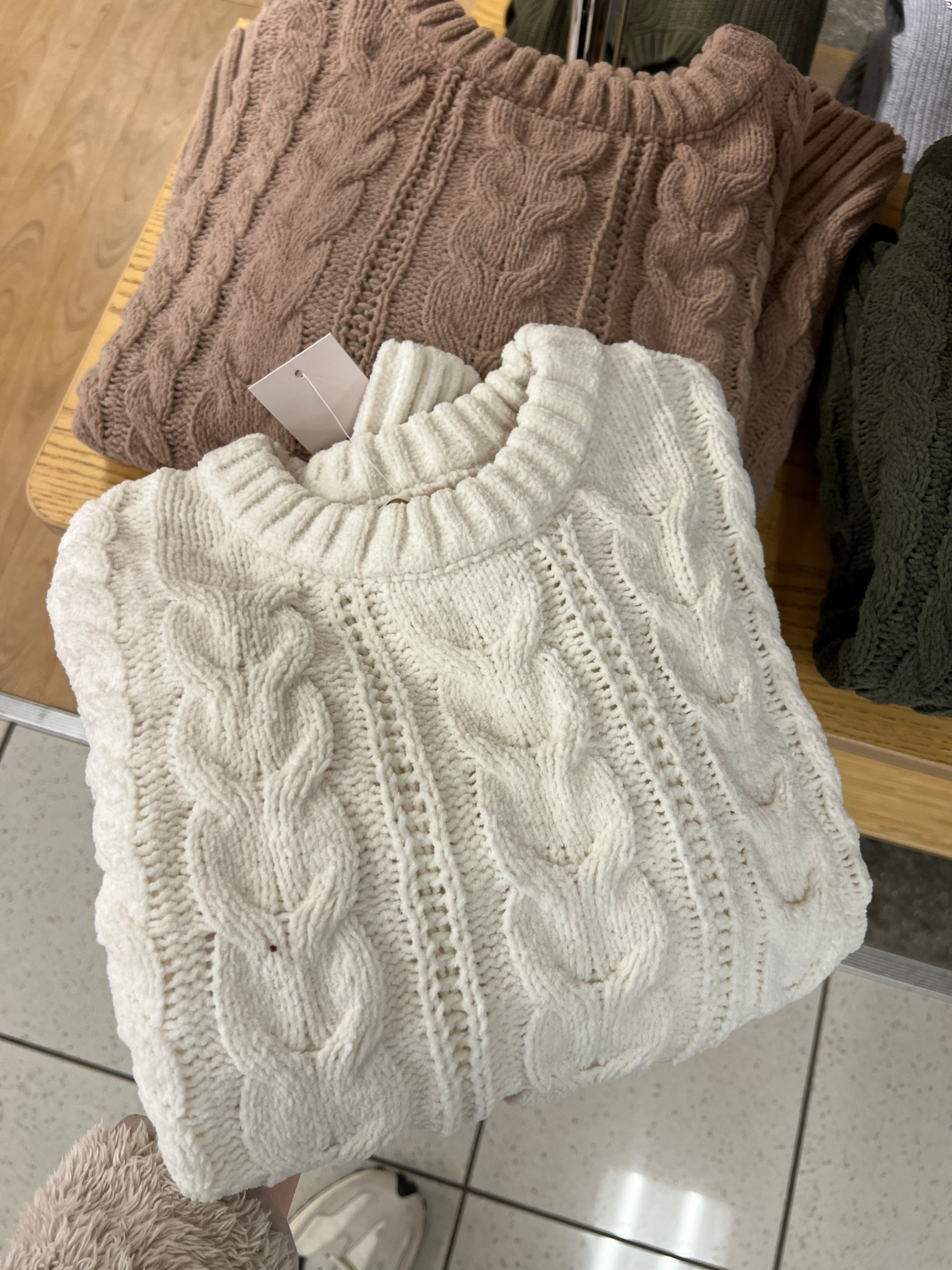 $12.74 with code GET15 chenille cableknit sweaters, I’d go up one to two sizes. #kohls

#LTKCyberWeek #LTKHoliday #LTKGiftGuide