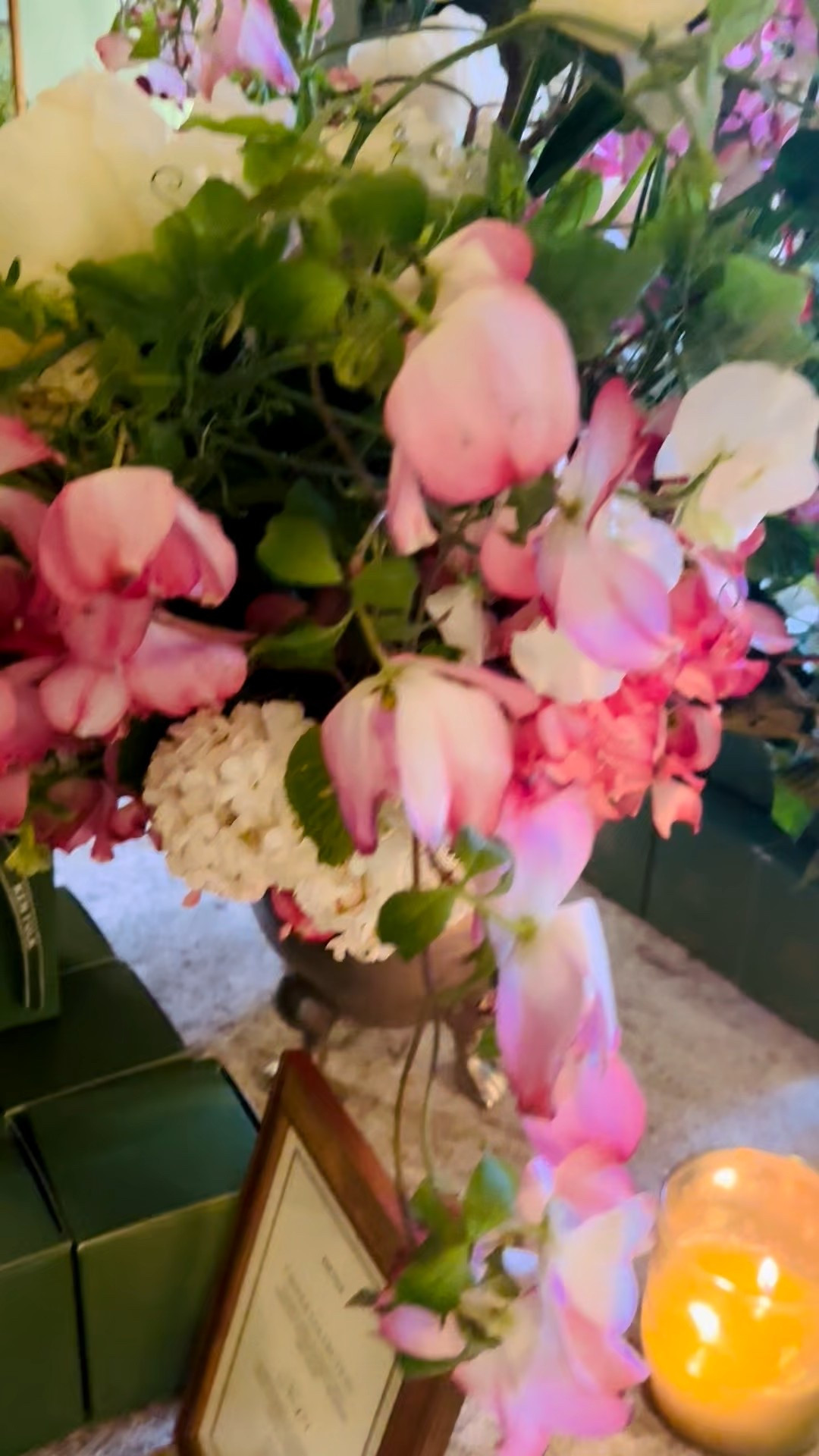 A little floral magic to start the week right 🌷✨
Hashtags: #flowerarrangement #floraldesign #homedecor #interiorstyle #freshflowers #weekvibes #cozyhome #designinspo

#LTKValentine #LTKHome