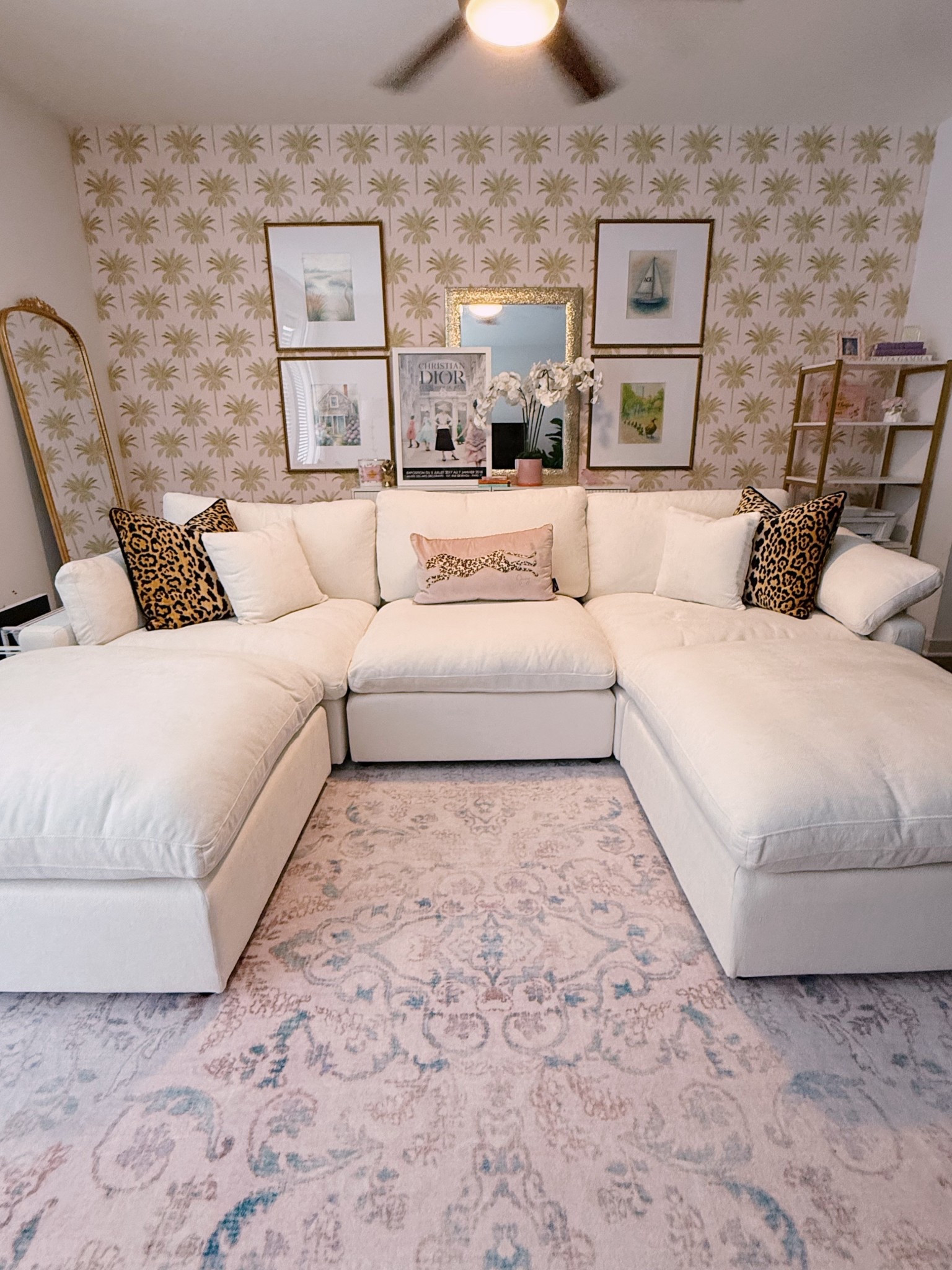 Apartment Living Room! 🥳🤩 #college

#LTKHome #LTKTravel #LTKU