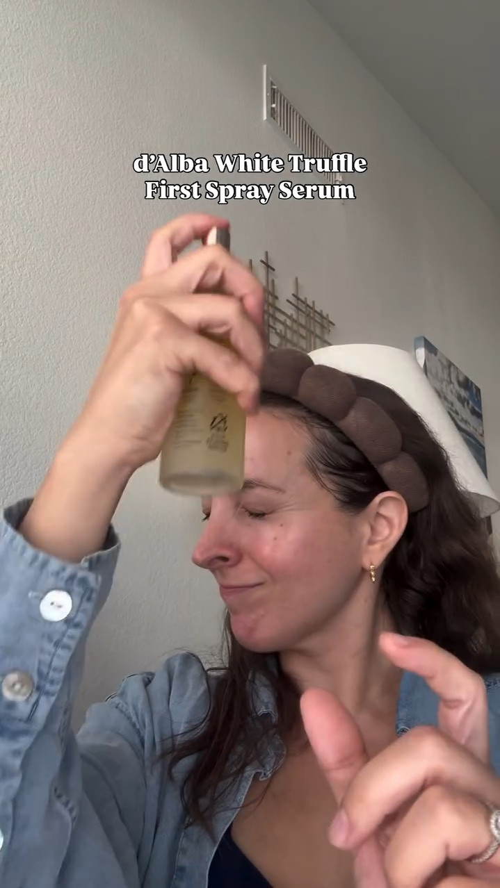 I sprayed the @dalba_global White Truffle First Spray Serum on one side of my face and the difference surprised me.

The sprayed side instantly looks more hydrated, smooth, and radiant while the other side still looks dry.

This mist works as a 4-in-1 step: skin prep, texture rescue, primer, and glow booster. The oil-serum layer with white truffle and vitamin E gives such a beautiful dewy finish.

If your makeup ever starts looking dry or cakey, this is such an easy fix.

#LTKmorningroutine #LTKselfcare #LTKBeauty