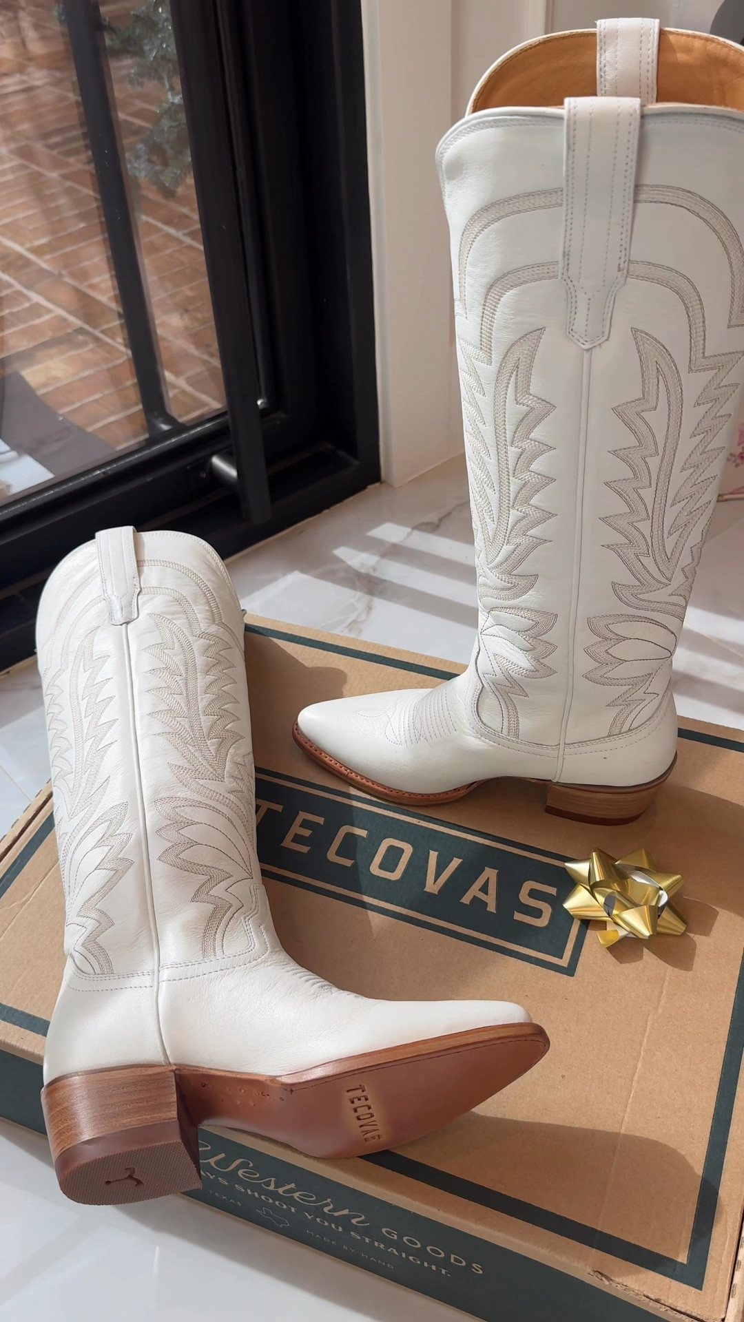 Add these to your Christmas list immediately!🎄🎁 @tecovas has a holiday guide guide on their website where you can find gifts for anyone you’re shopping for. These would make the best gift for any girly that loves fashion! I’m wearing the Abby in snow🫶🏼 

Comment “Tecovas” to get the link sent directly to your DM!👢

#Ad #TecovasPartner #PaidLink #holiday #holidays #holidayseason #christmas #christmasgift #giftguide #ootd #rodeoseason #boots #cowboyboots #fashion #giftsforher #giftsforhim 


#LTKGiftGuide #LTKHoliday #LTKSeasonal