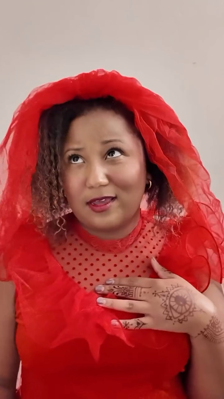 I myself am strange and unusual. 👁️✨ Reenacting one of Lydia Deetz’s most iconic moments—ghost sheets and all.

#beetlejuice #lydiadeetz #cosplay #lydiadeetzcosplay #beetlejuicecosplay #cosplaygirls #cosplaycommunity #costume #blackcosplay

#LTKHalloween #LTKMidsize #LTKStyleTip