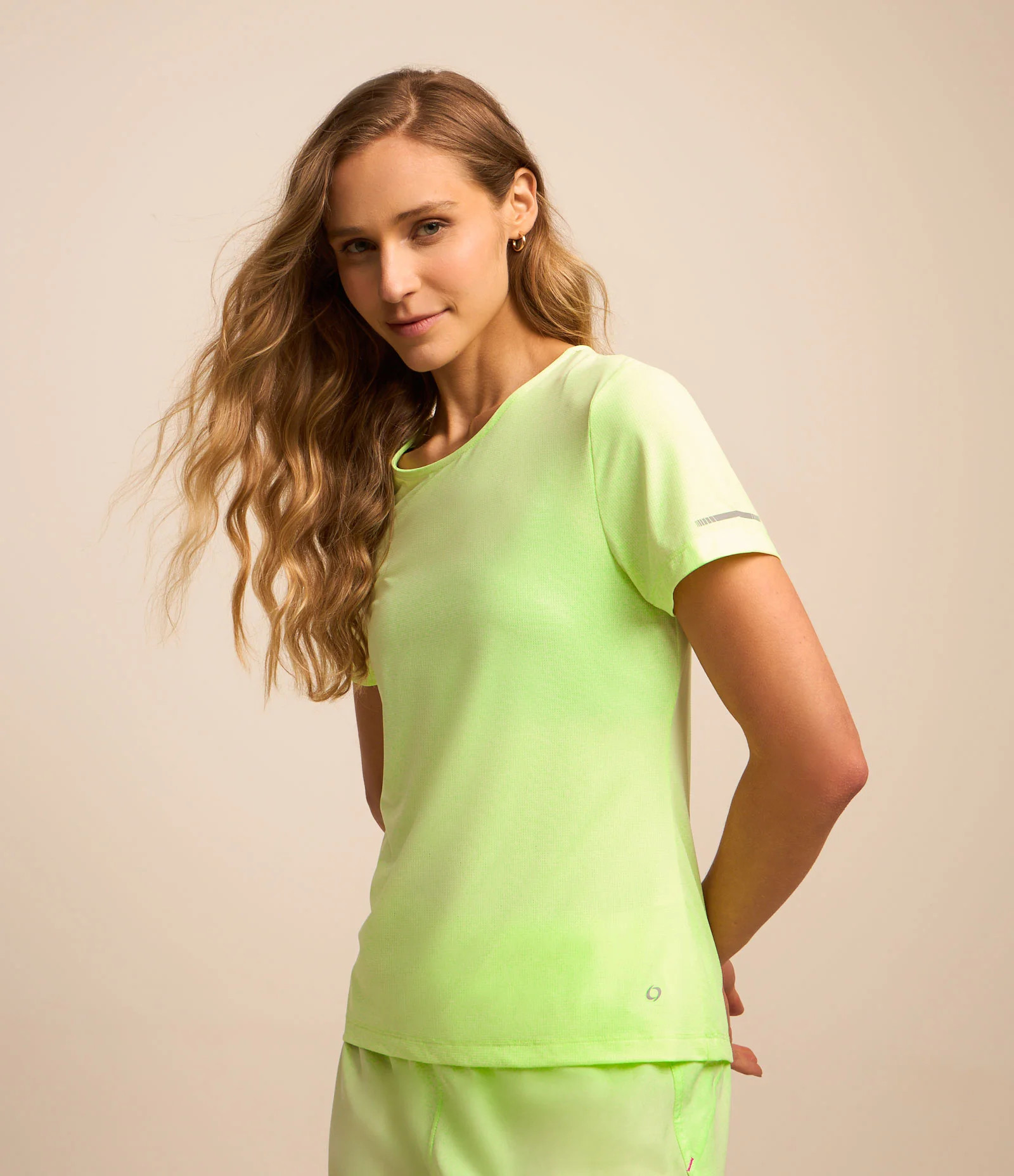 Camiseta Esportiva Regular Texturizada com Detalhe Refletivo Verde Claro - Lojas Renner | Renner (BR)