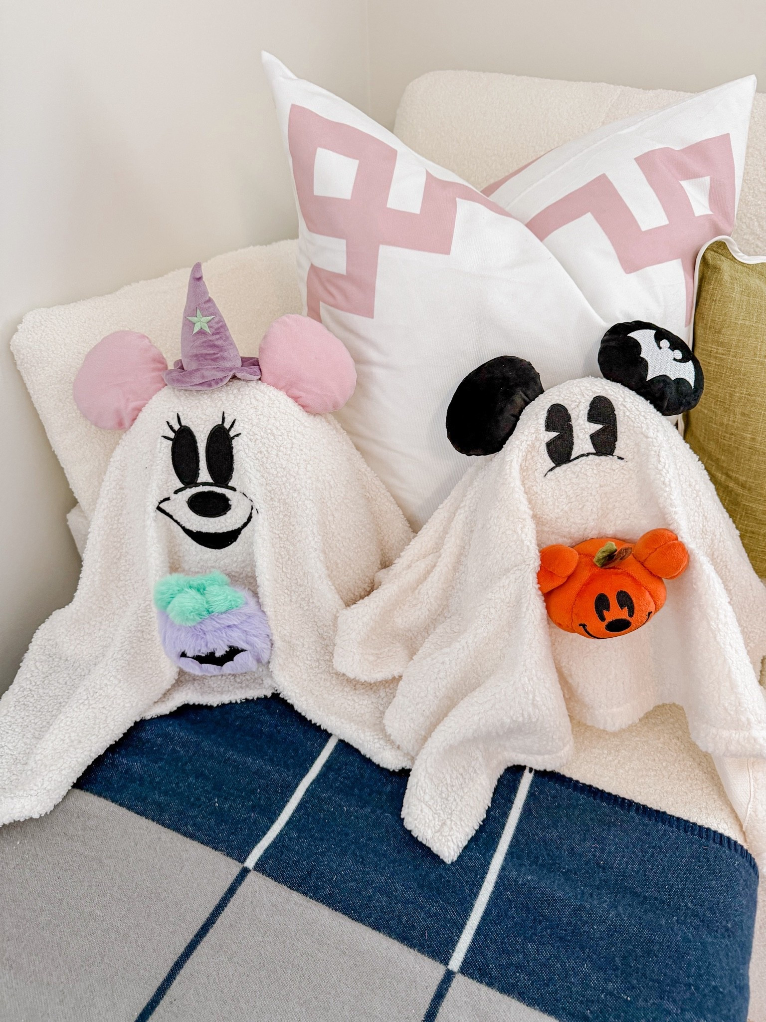 Mickey Ghost Pillow, disney Halloween, disney girl, disney outfit Inspo, disney style

#LTKSaleAlert #LTKvlog #LTKootd