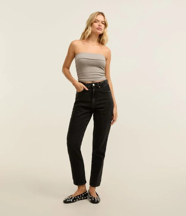 Calça Mom Jeans com Bolsos e Barra Dobrada Preto | Renner (BR)