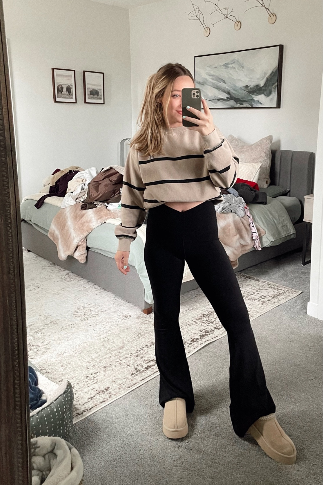 House cleaning and running errands look! Still obsessed with my flare high waisted leggings that are OH SO flattering ⭐️⭐️⭐️

#flareleggings #leggings #cozyoutfit #casual #casuallook #sweaters #athleisure #uggs 

#LTKfitness #LTKfindsunder50 #LTKMostLoved