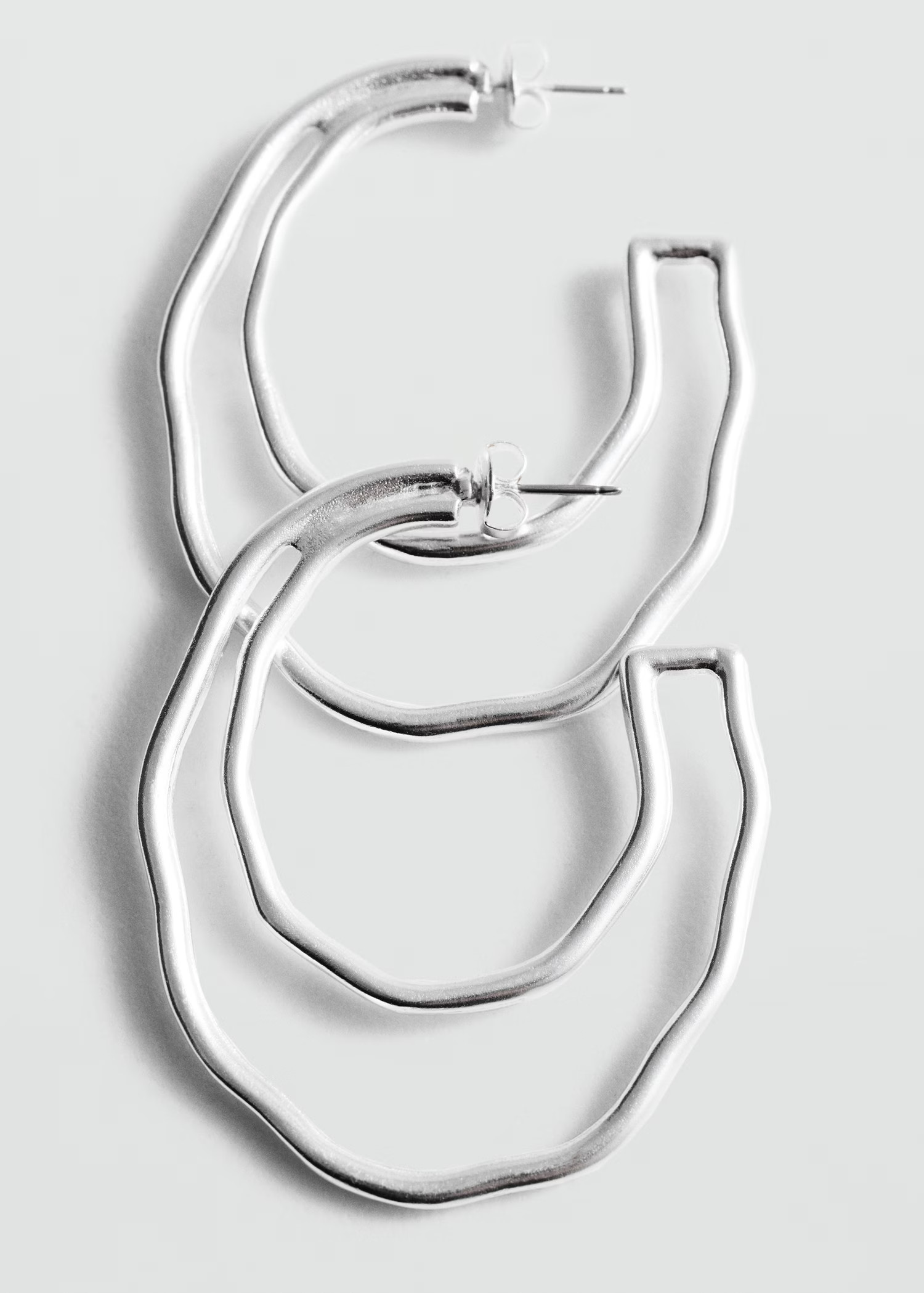 Irregular double-hoop earrings - Woman | MANGO USA | MANGO (US)