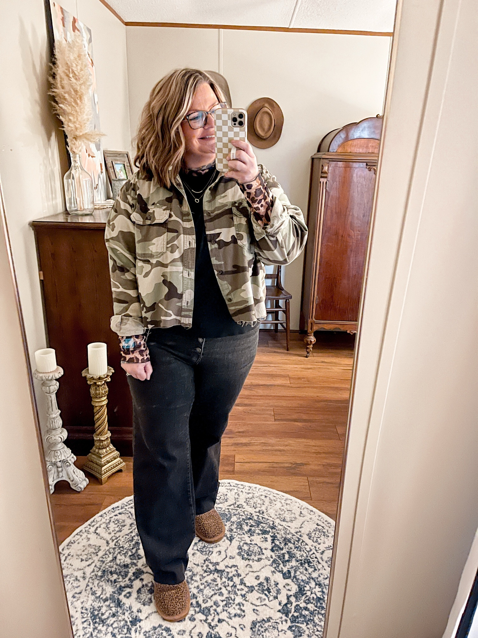 ✨ How to Style a Cropped Camo Jacket ✂️

This fun thrift find started as a men’s flannel camo shirt — a little DIY magic and voilà, a perfectly cropped camo jacket!

Here’s how I love to style it:
Leopard Layer Love: Because camo + leopard = unstoppable combo. Add a little wildness and watch the compliments roll in! 🐆🔥

Have you ever upcycled a thrift find? Let me know your fave DIY pieces! ✂️✨
