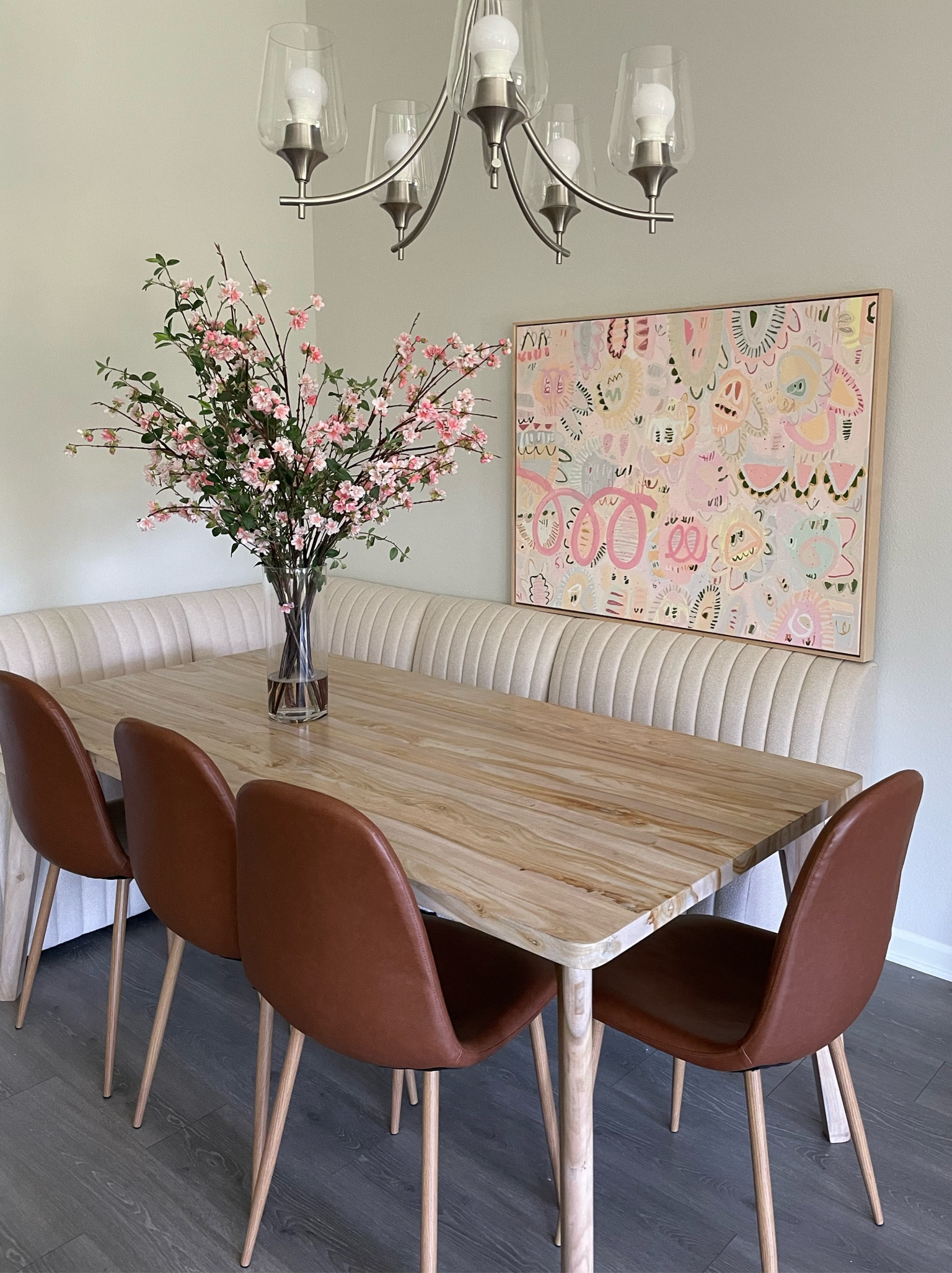 Posted my new kitchen booth today! I’m OBSESSED 😍 this whole corner with the table and chairs is dreamy #kitchen #seating #homedecor 

#LTKbeauty #LTKFind #LTKhome