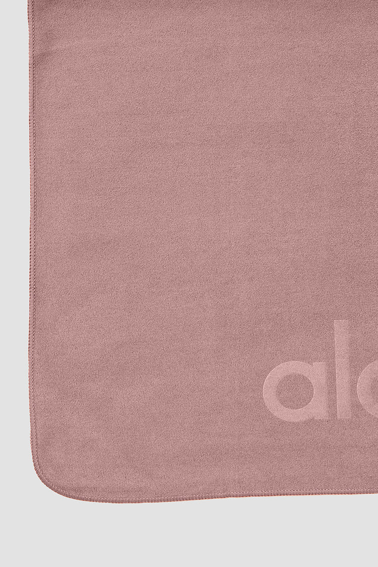 Performance No Sweat Hand Towel - Smoky Quartz | Alo Yoga (US)