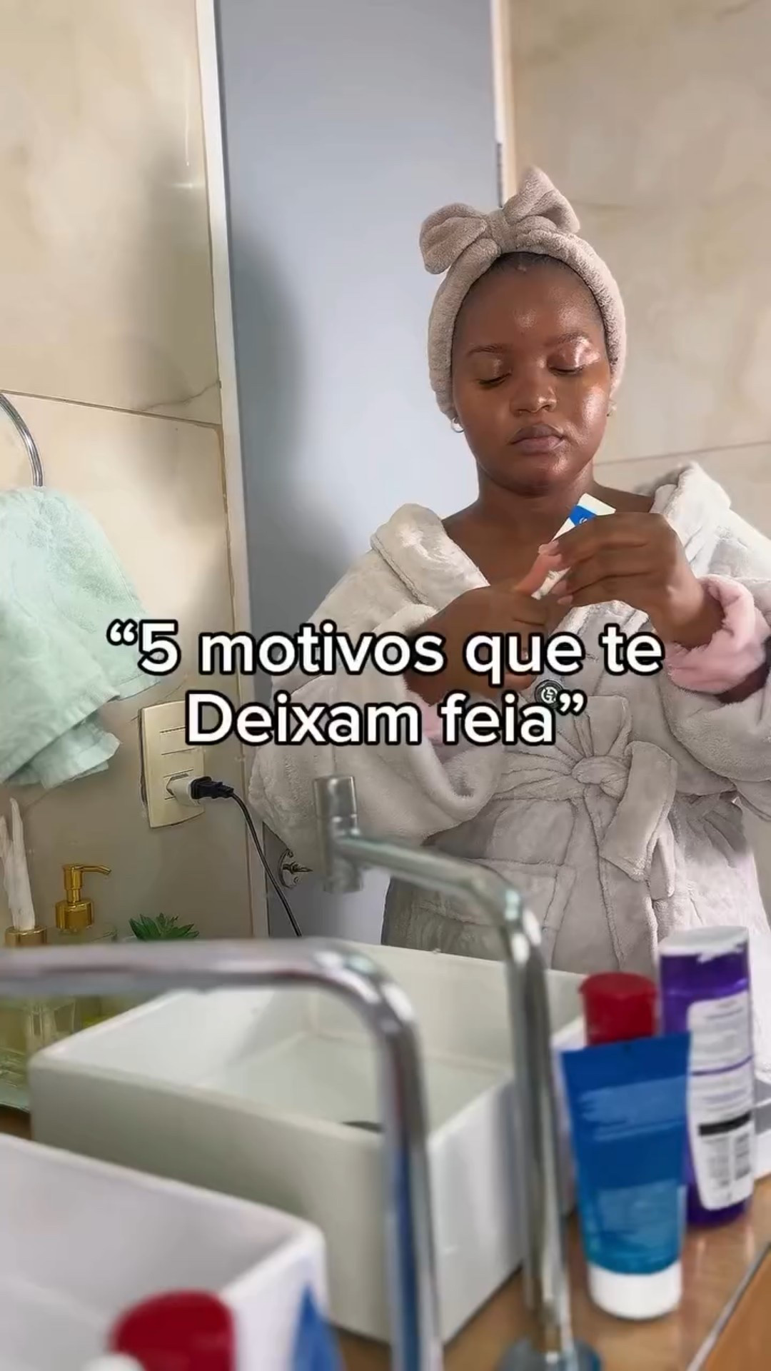 5 motivos que te deixam feia!
.
.
.
.
.
.
NÃO TENS NENHUM MOTIVO! Você é uma obra de arte feita a imagem e semelhança de Deus! Então você é perfeita! Cuida dessa perfeição que é você 🥰.
#autoestima #autocuidado #mulher #mulherlinda

#LTKbeleza #LTKbrasil