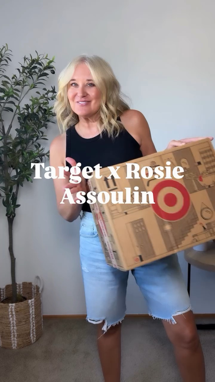 I love a good @target collab,  and this one with @rosie_assoulin is SO GOOD! 

Here are my picks! Comment SHOP for links!
Stripe dress size small
Shirt dress size small
Pink shirt size medium

#targetstyle #rosieassoulin #midlifewomen #over50