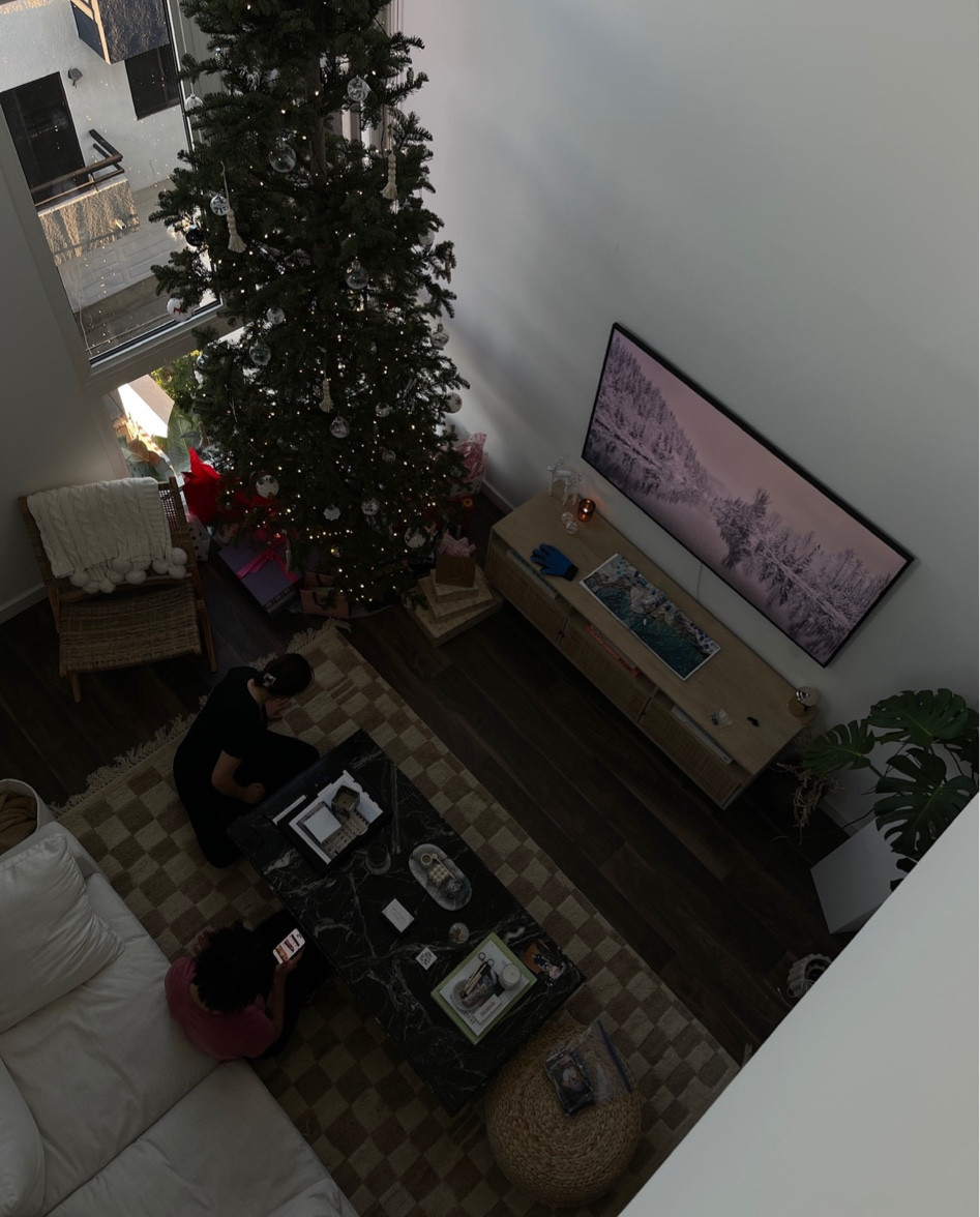 Lulu & Georgia brown checkered rug, Samsung frame tv, urban outfitters console, etc #homedecor #samsung #lulu&georgia

#LTKSeasonal #LTKGiftGuide #LTKHoliday