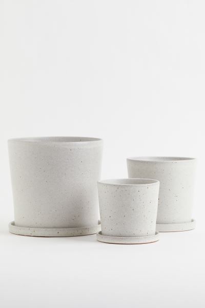 Plant pot and saucer | H&M (UK, MY, IN, SG, PH, TW, HK)