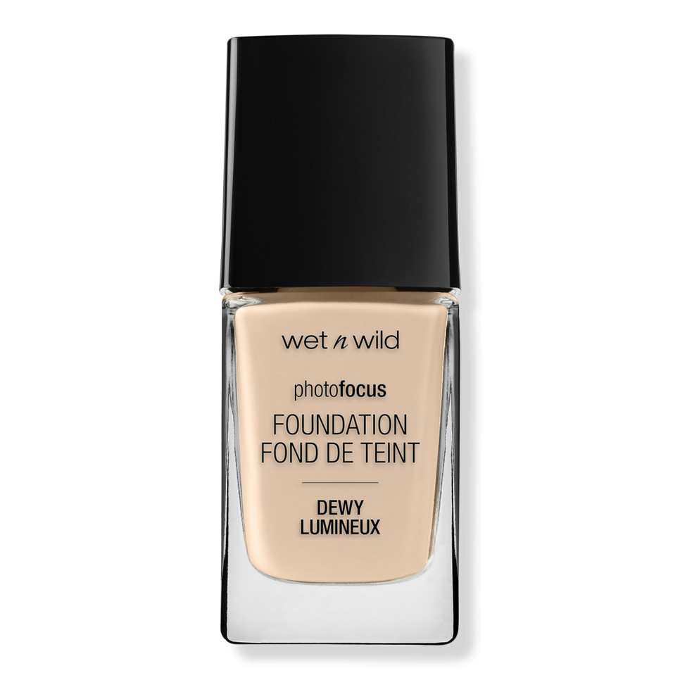 Photo Focus Dewy Foundation | Ulta