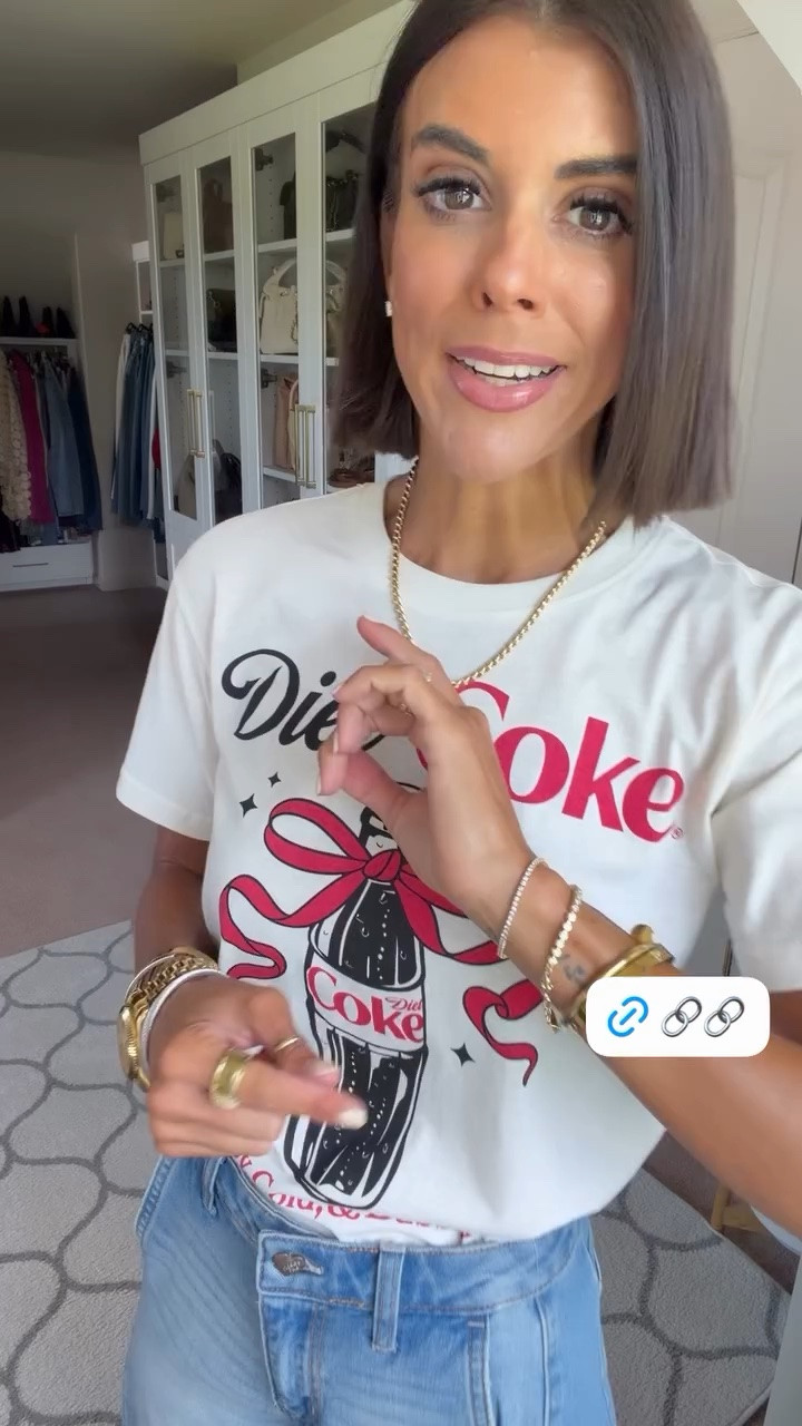 New Walmart graphic tee! So so good! Size xs in tee, size 1 in jeans

#LTKdayinmylife #LTKgrwm #LTKmomlife