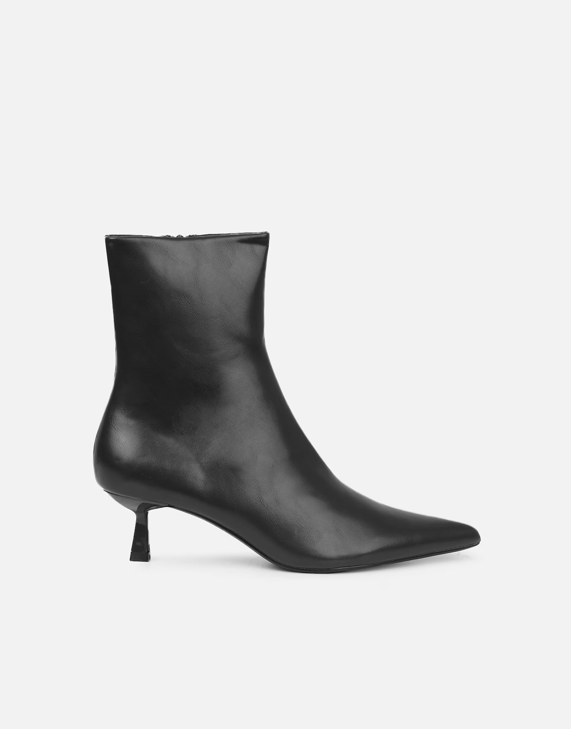 SIMMI Shoes Lambert low heeled boots in black | ASOS (Global)