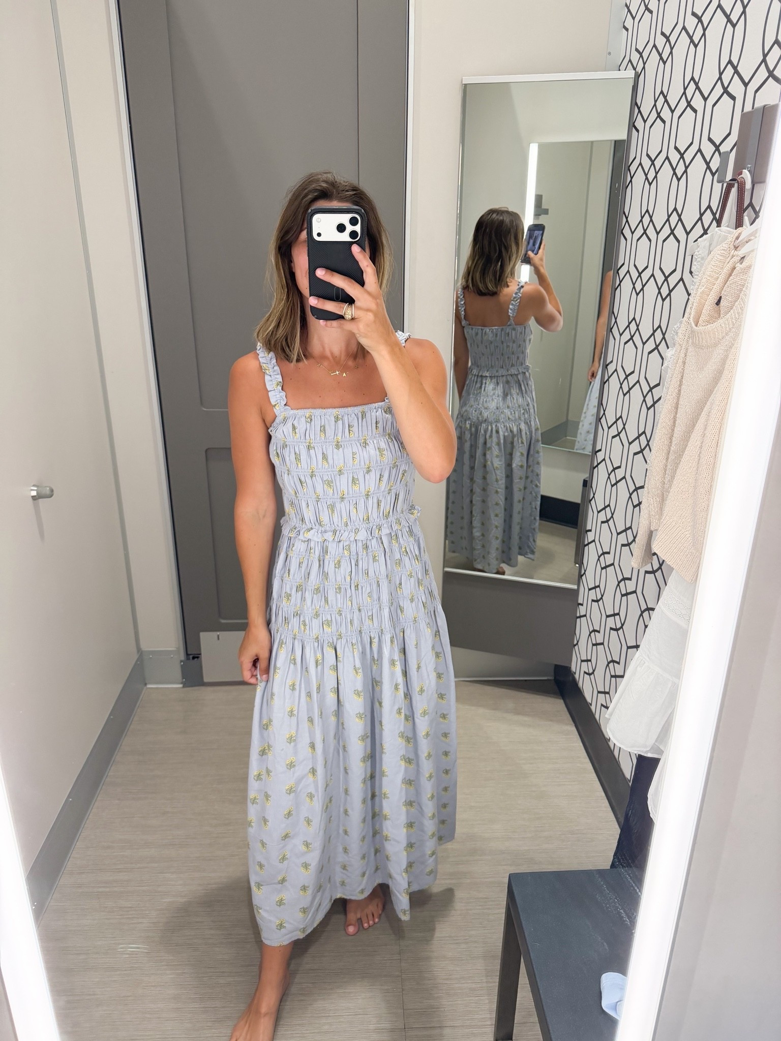 I’ve been eyeing this dress and I love it so much more than I thought! 
-
target, target dress, universal thread, summer dress, floral dress

#LTKSaleAlert
