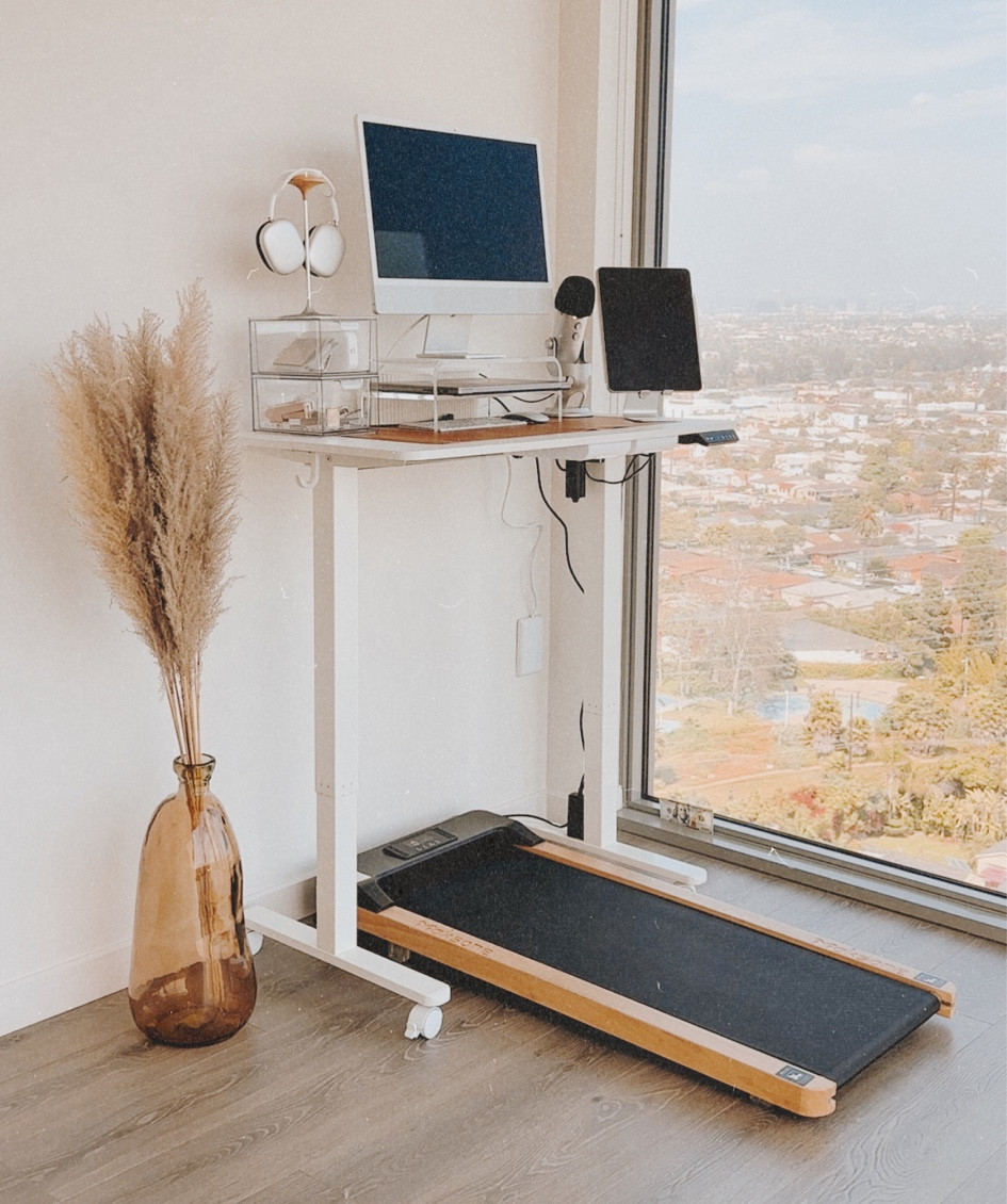new home office is finally set up, and I’m in love 🤩🤍💫