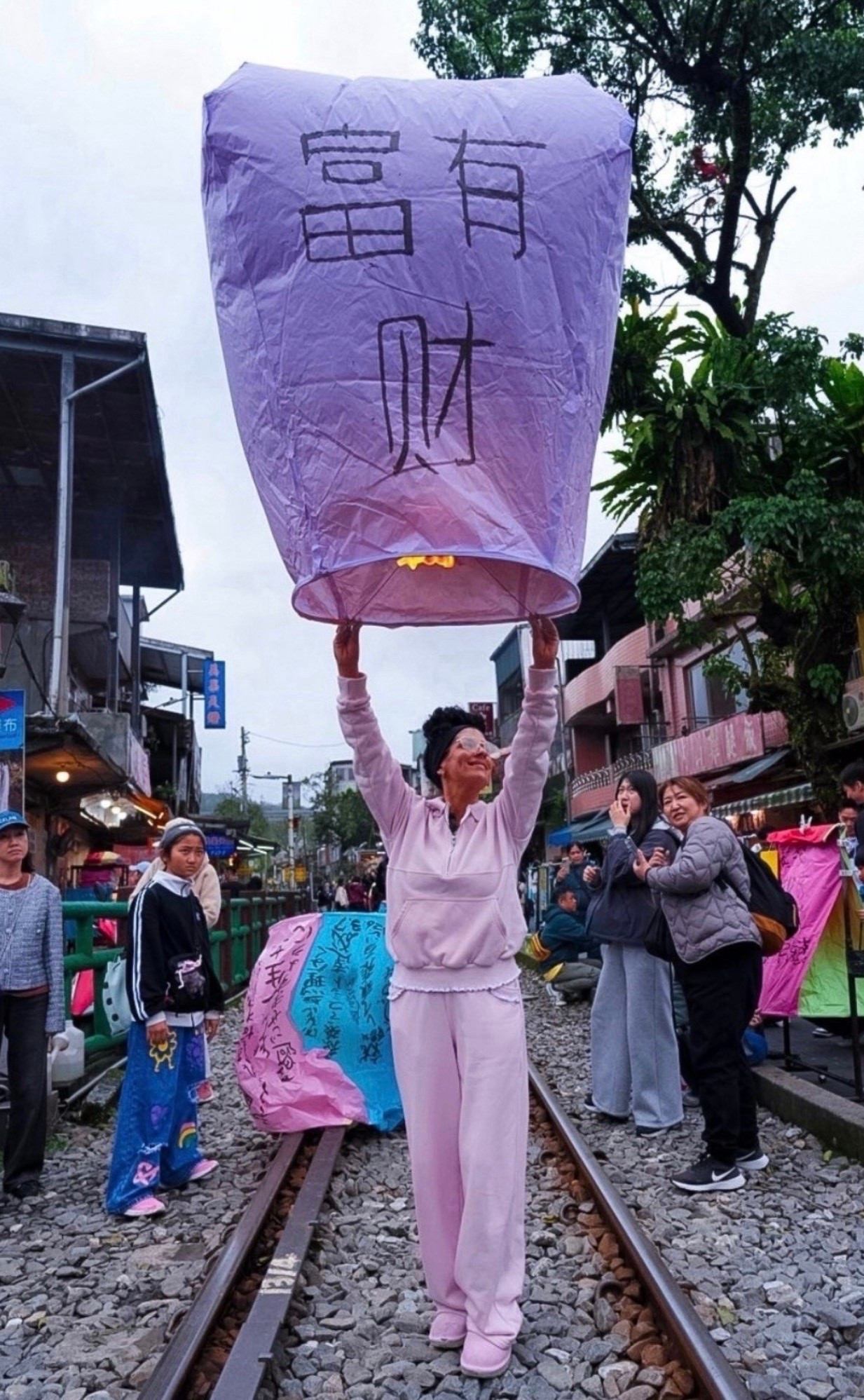 ✨ Wearing the coziest matching set for the lantern festival. Comfortable enough to explore all day and perfect for this unforgettable experience.

#TravelStyle #TaiwanTravel #LanternFestival #MatchingSet #ComfyStyle #TravelOutfit #VacationStyle #CozyFashion #TravelMemories #OutfitInspiration

#LTKdayinmylife #LTKootd #LTKTravel