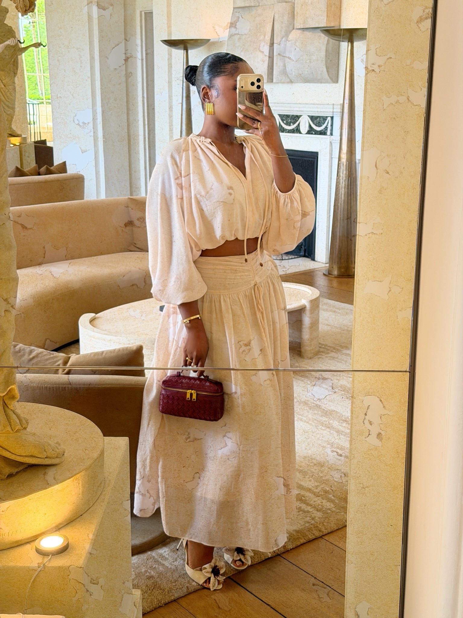 Wearing the H&M oversized shirt and matching skirt. The original skirt is now sold out but I’ve linked a very similar option to recreate the look 🤍