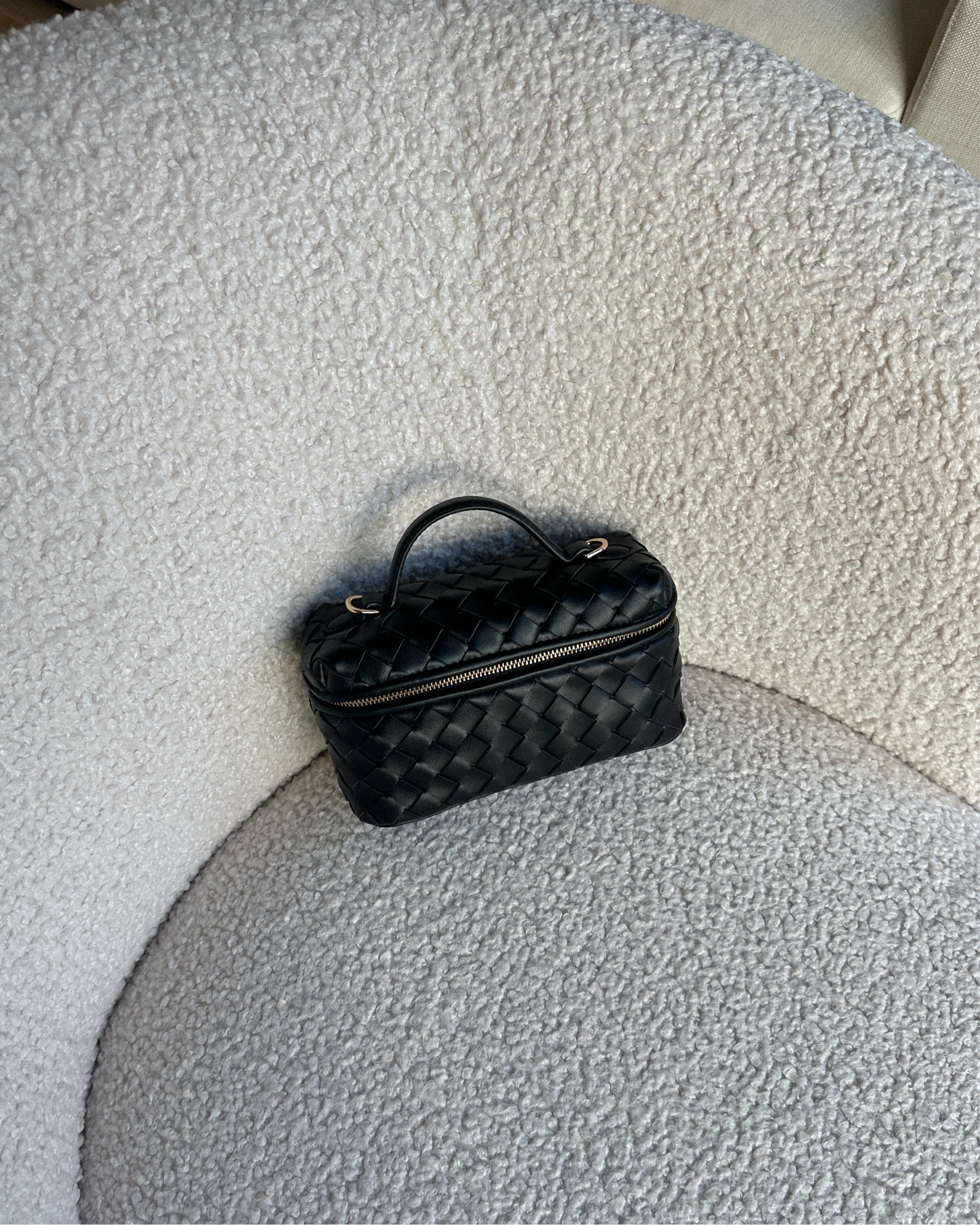 The cutest black top handle bag—comes with a removable crossbody strap! This fits my phone and essentials, perfectly! Under $25! 🖤

#LTKFindsUnder50 #LTKSeasonal #LTKItBag