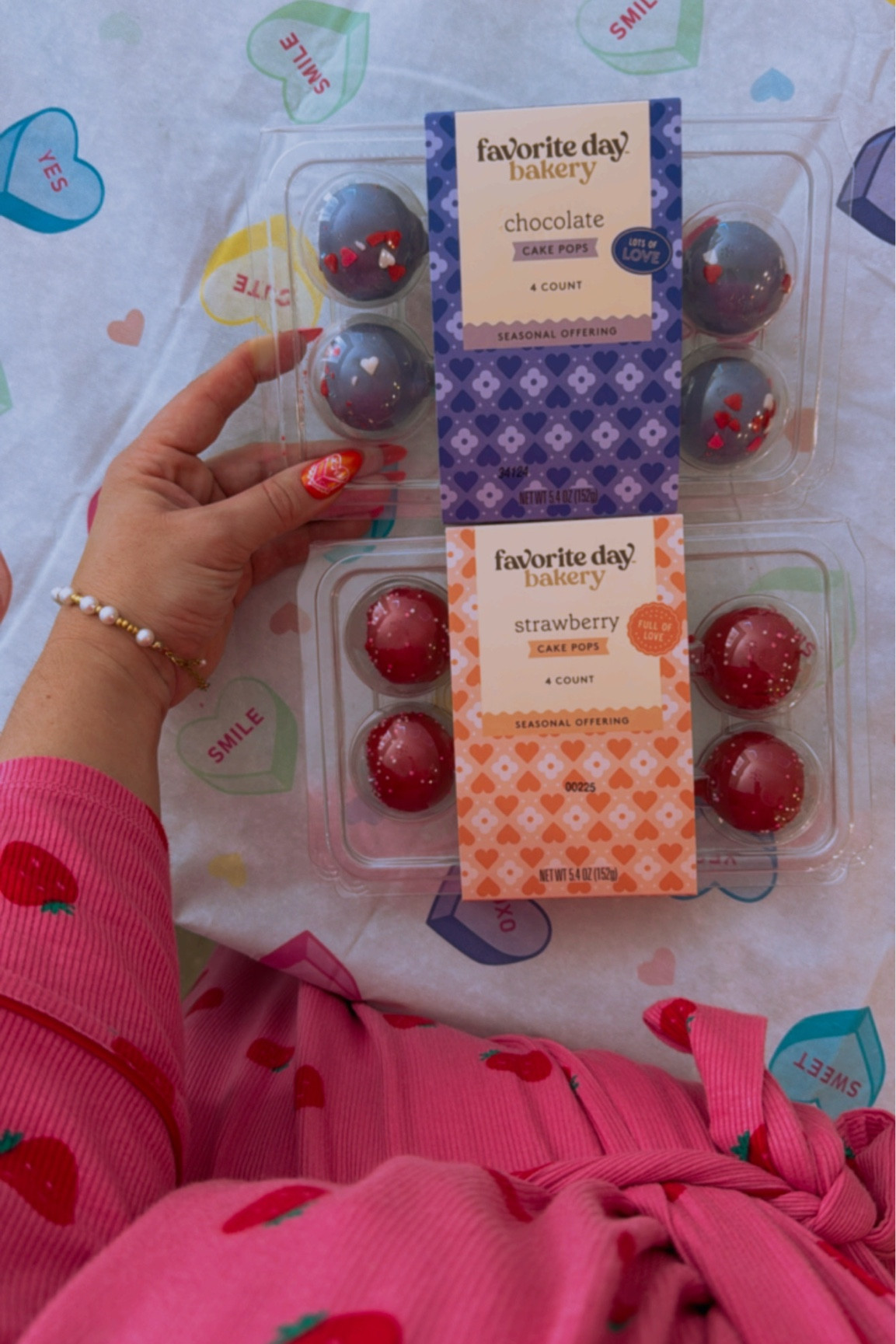 Cake Pop goodness Valentines Edition 💋💜✨ 

#Cake #CakePops #Valentine #Valentines #ValentinesDay #FavoriteDay #Holidays #ThemedParties #ForTheFamily #GirlMom #Treats 

#LTKSeasonal #LTKGiftGuide #LTKParties