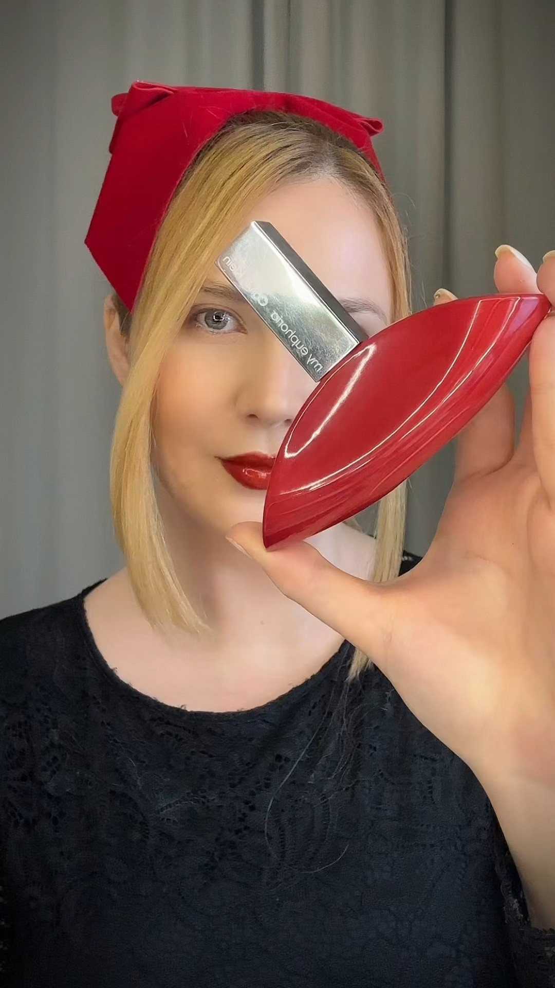 Sejam bem-vindos  ao universo sensual de my euphoria EDP, A nova composição tem nota suculenta de groselha preta. acorde flambé de orquídea, contrastado por gergelim preto esfumaçado para um floral sofisticado e ardente, trazendo uma misteriosa faceta amadeirada com uma mistura exclusiva de oud, bambu e sândalo . Uma fragrância inesquecível de Calvin Klein.

Família olfativa: floral âmbar
Notas:
Topo: groselha preta
Coração: orquídea flambada, gergelim preto, tuberosa
Base: oud, sândalo, bambu

Disponível em 30ml, 50ml e 100ml
🏷️ Tem cupom de 10% de desconto: LUDCRD10  ✨
#perfume


#LTKVideo #LTKbeauty

#LTKbrasil