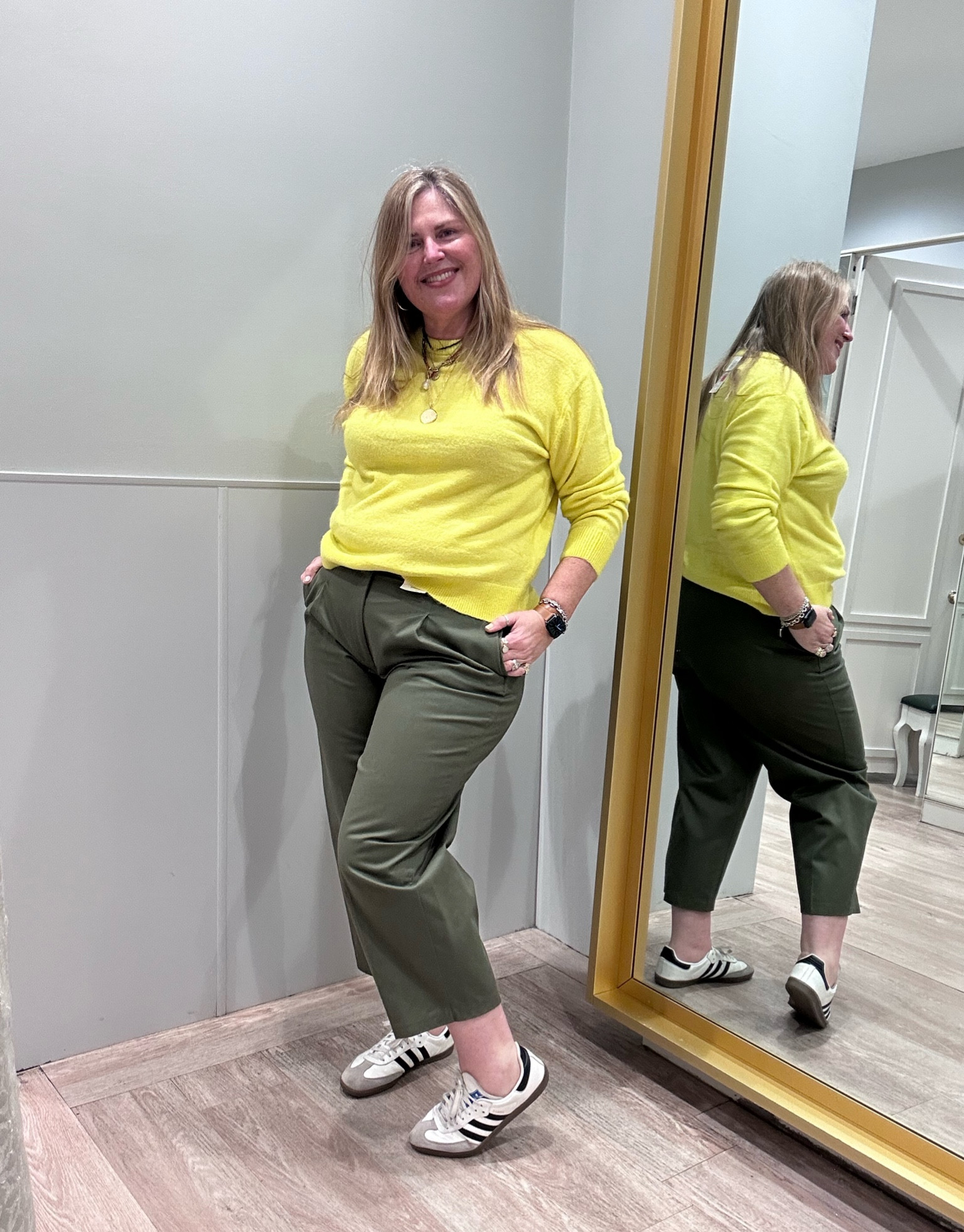 Yellow jumper, khaki trousers, trainers 

#LTKcurves #LTKplussize #LTKstyletip