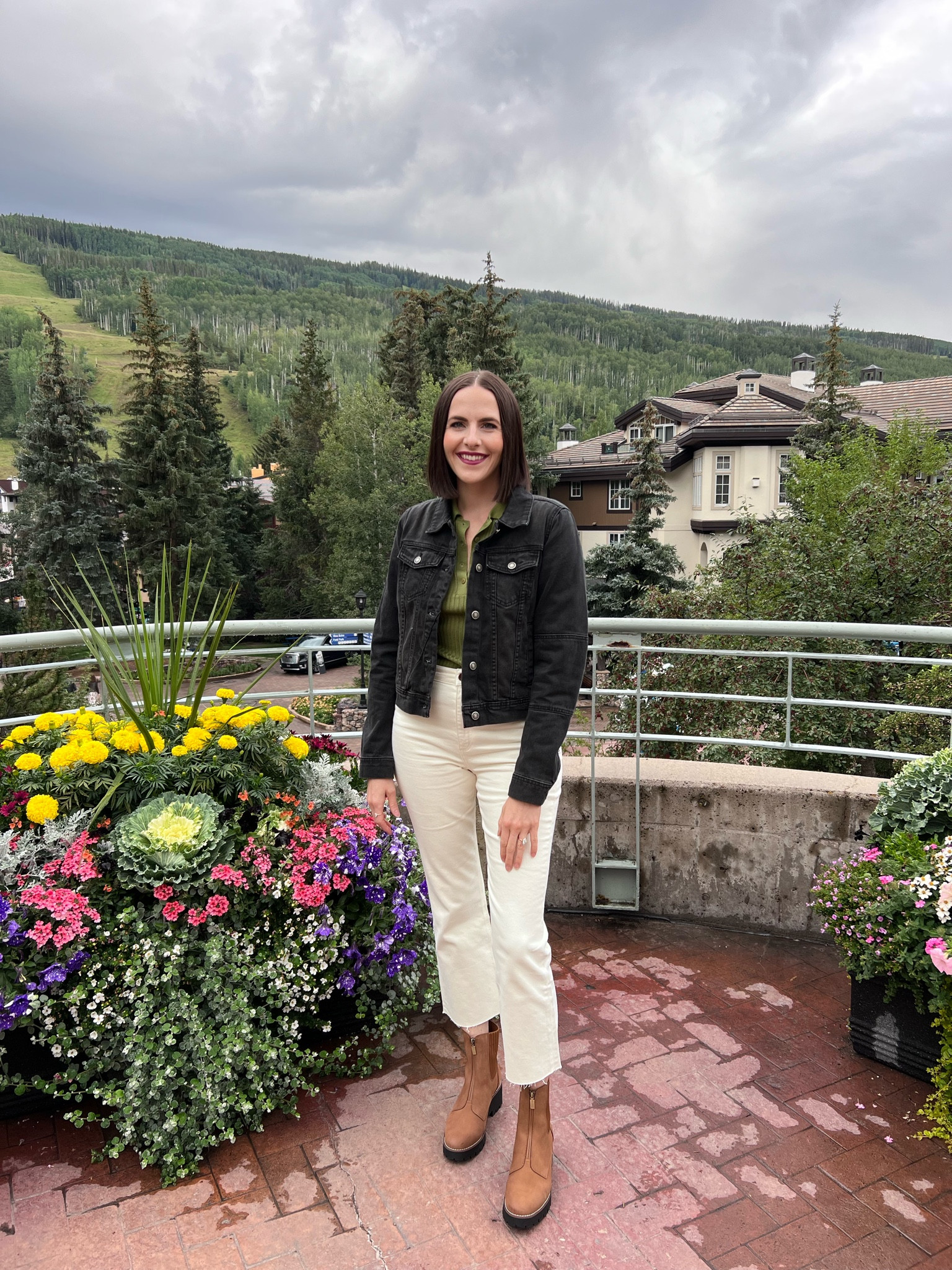 I’m living on the edge wearing white pants with those rain clouds behind me ☔️ But thankfully I’m wearing waterproof boots. Plus, I love this heavier denim in the warm white jean color. It’s the perfect color for all year round and the dirt gently wipes off! 

#LTKstyletip #LTKtravel #LTKSeasonal