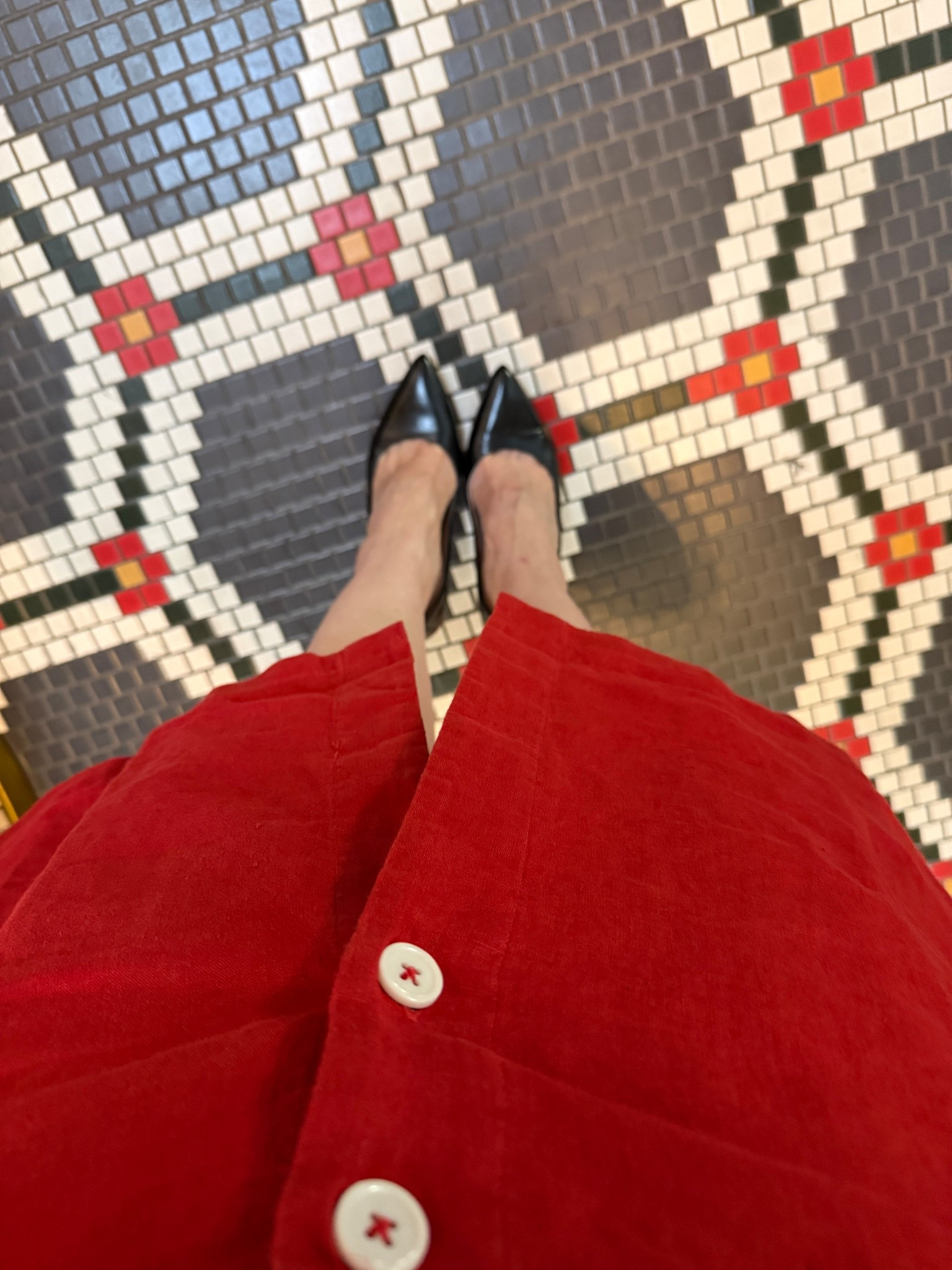 Pretty details. #comfortableheels #classicpumps #reddress #linendress

#LTKSeasonal #LTKOver40 #LTKdayinmylife